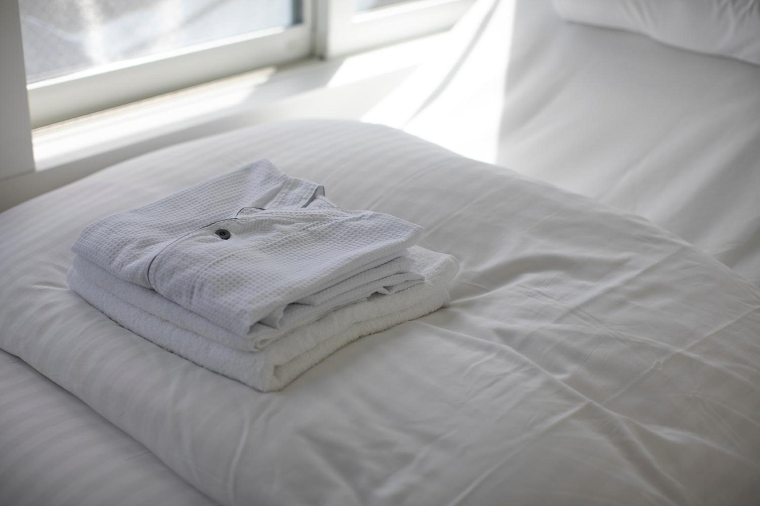 Twin Room with Private Bathroom - Photo 8
