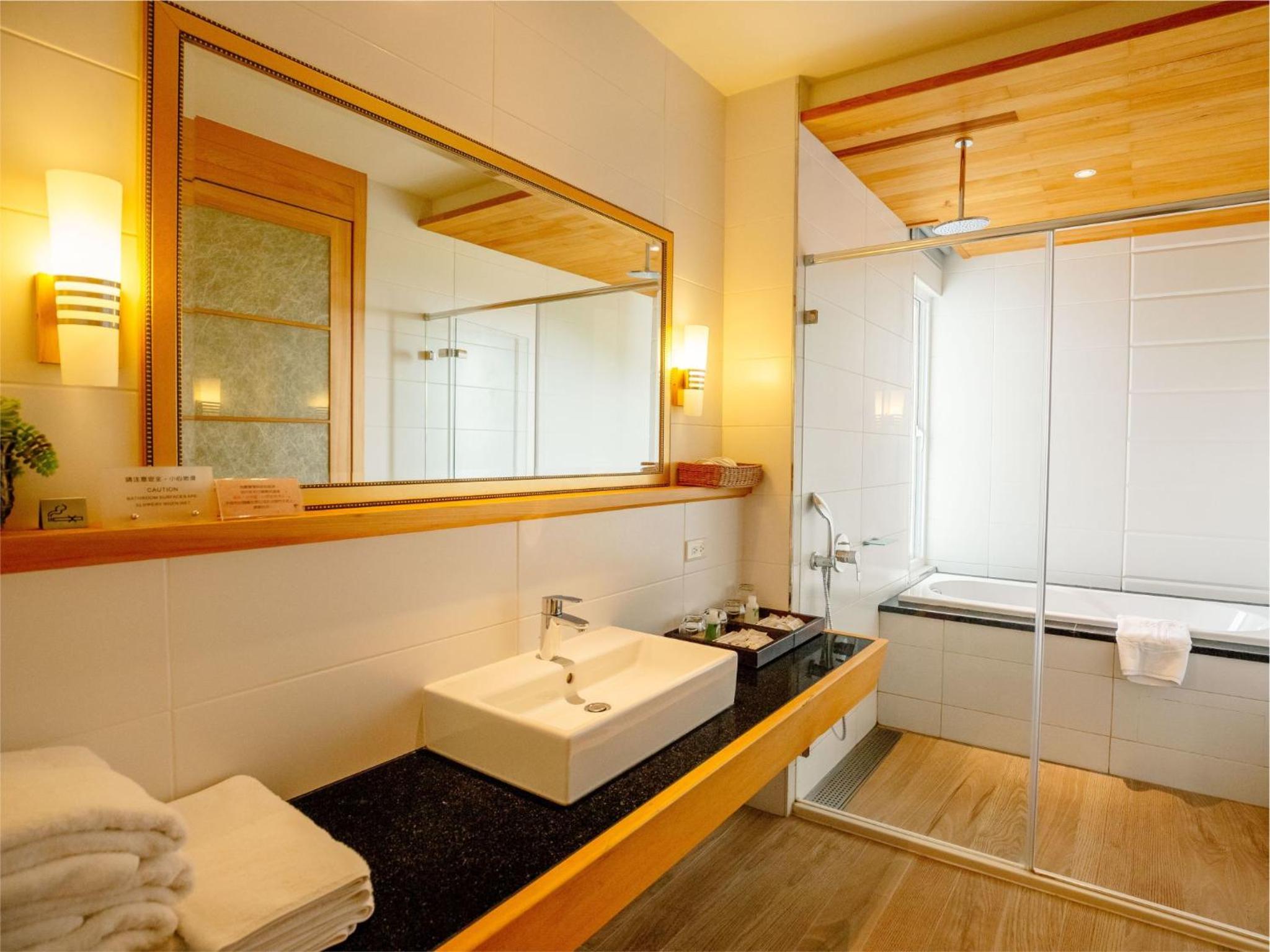 Deluxe Quadruple Room - Photo 8