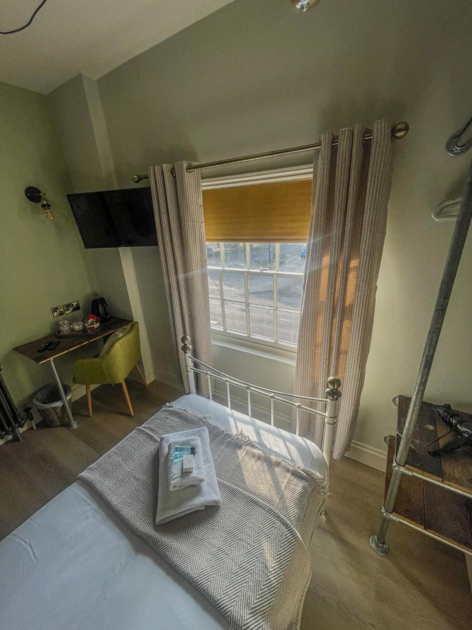 Deluxe Single Room