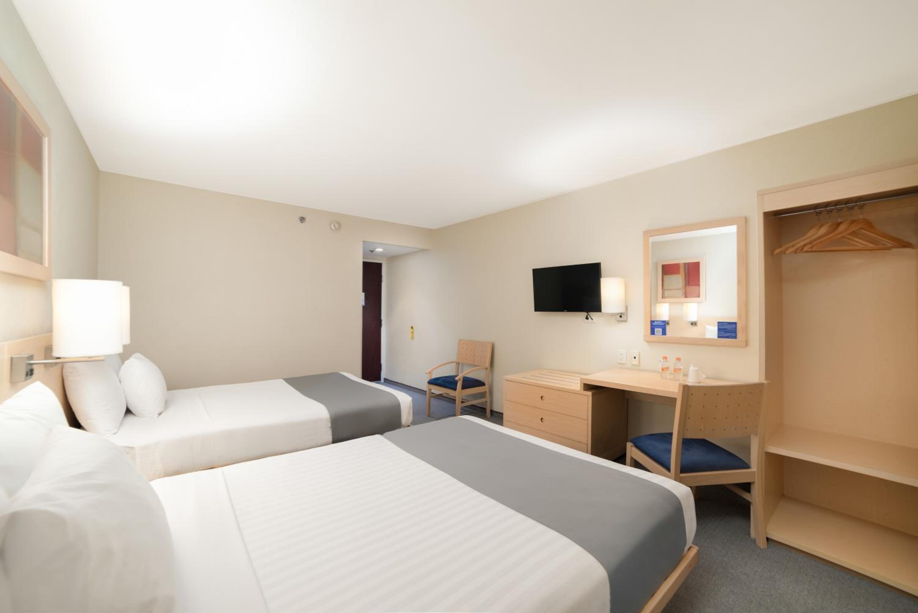 Double Room with Two Double Beds - Photo 1