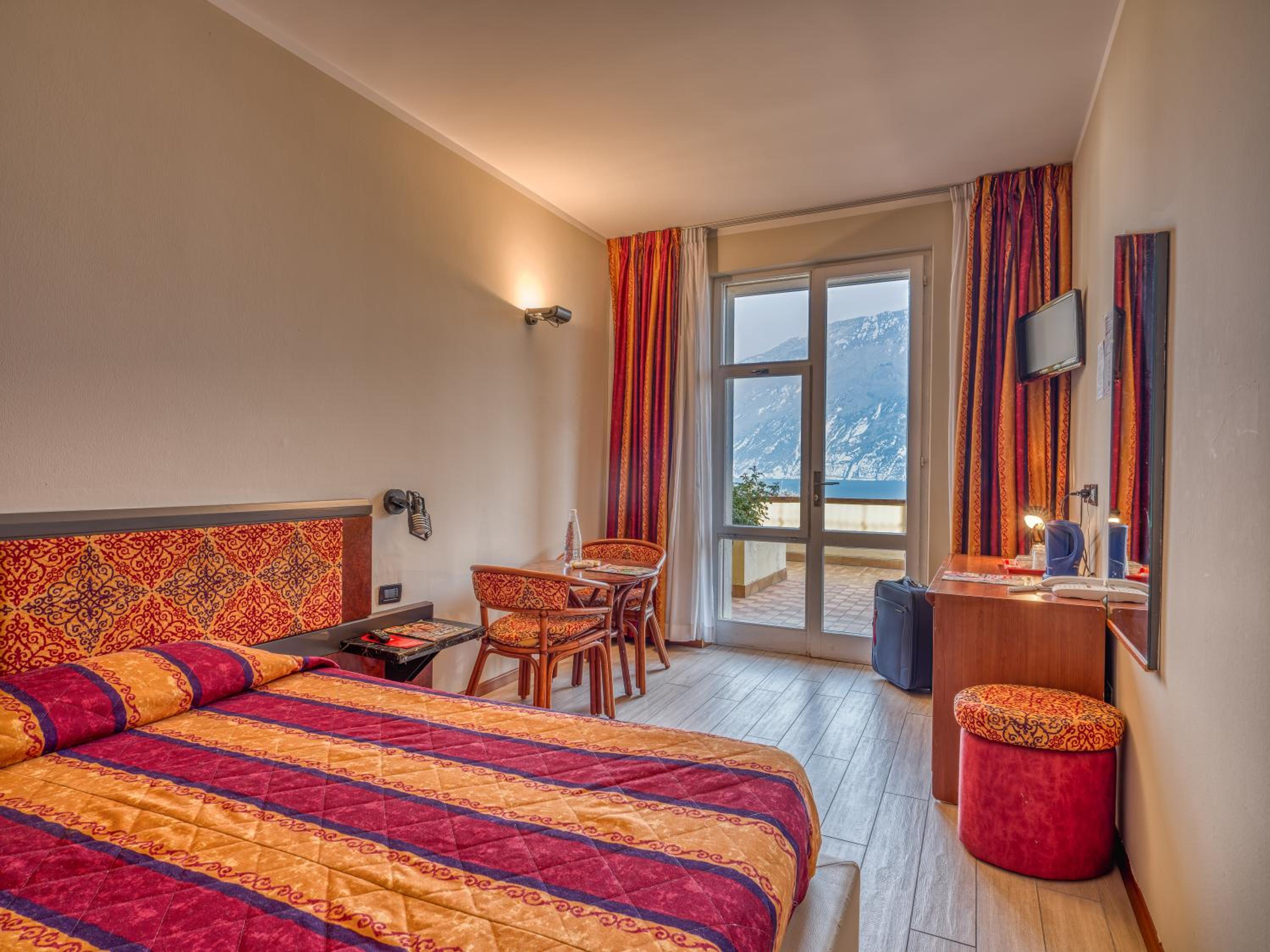 Standard Double or Twin Room - Photo 4