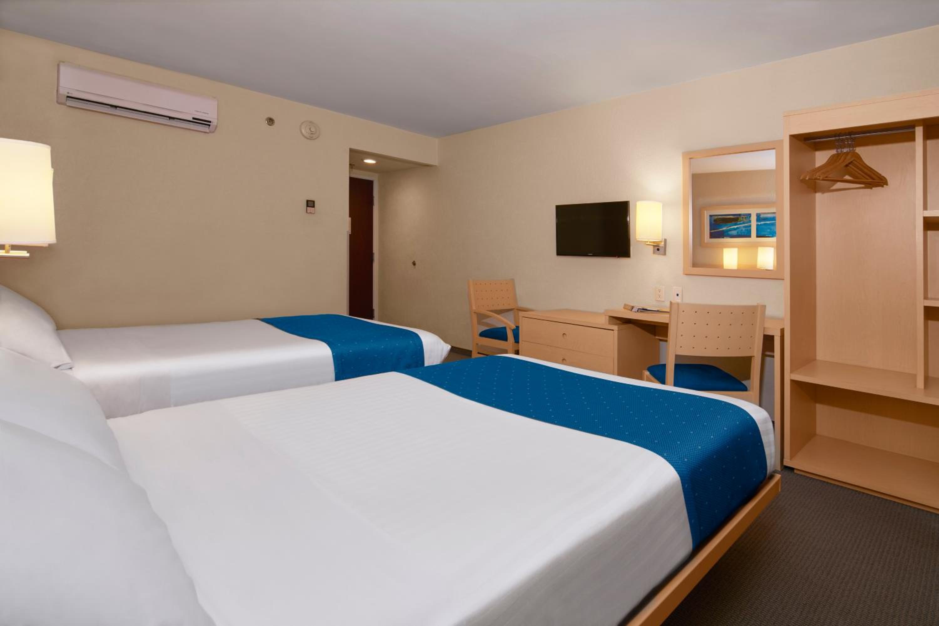 Double Room with Two Double Beds - Photo 6