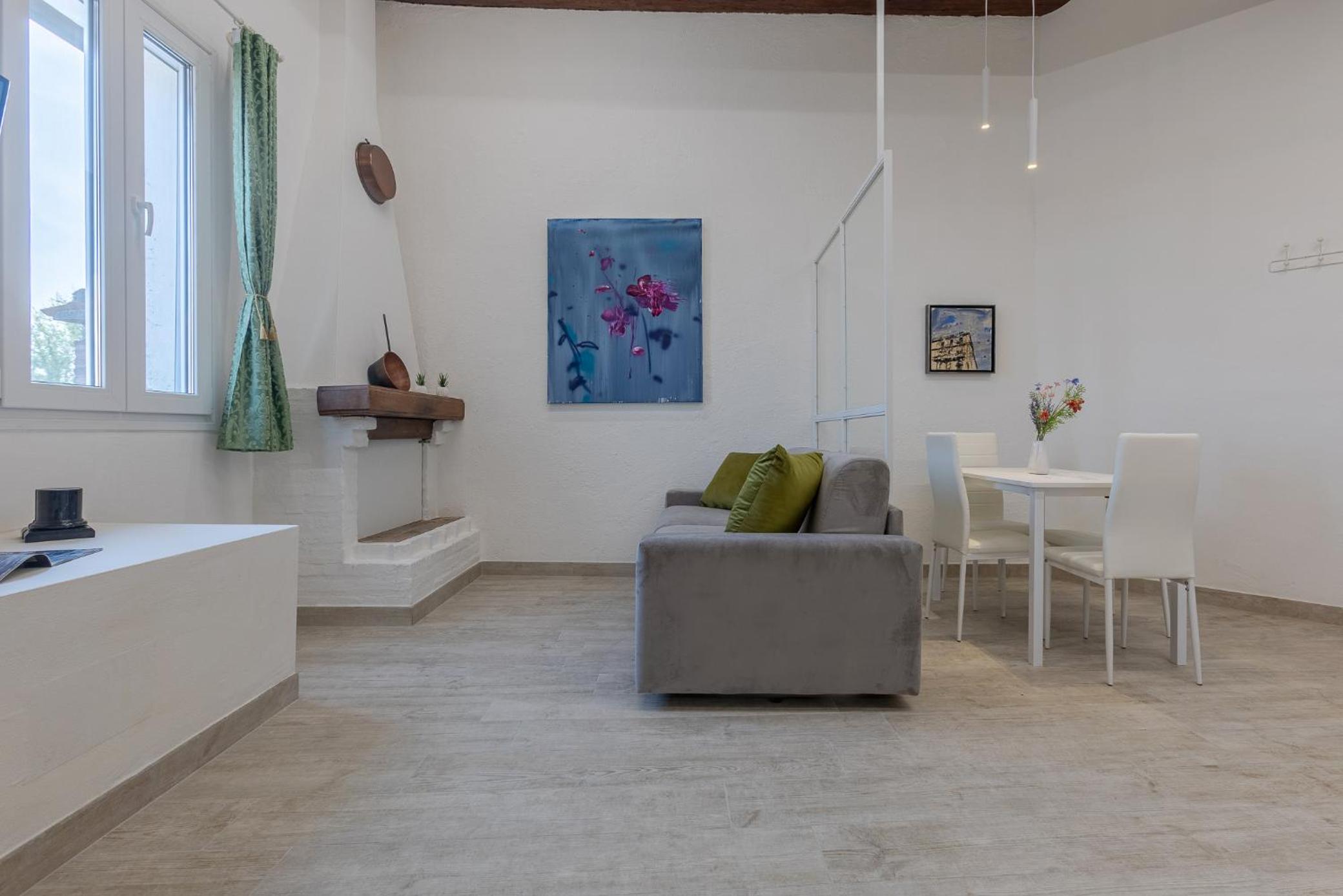 One-Bedroom Apartment