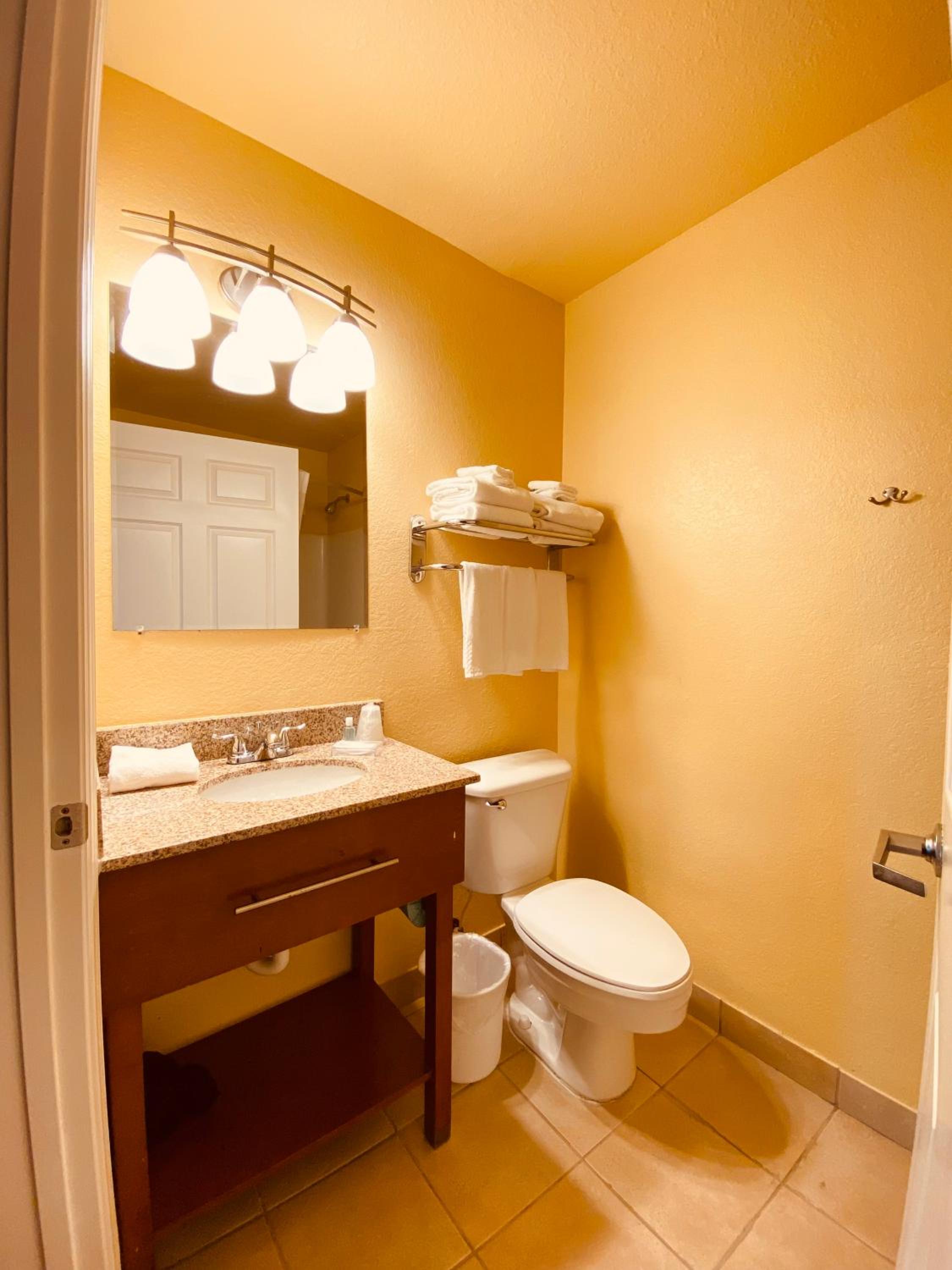 Double Room with Two Double Beds - Non-Smoking - Photo 9