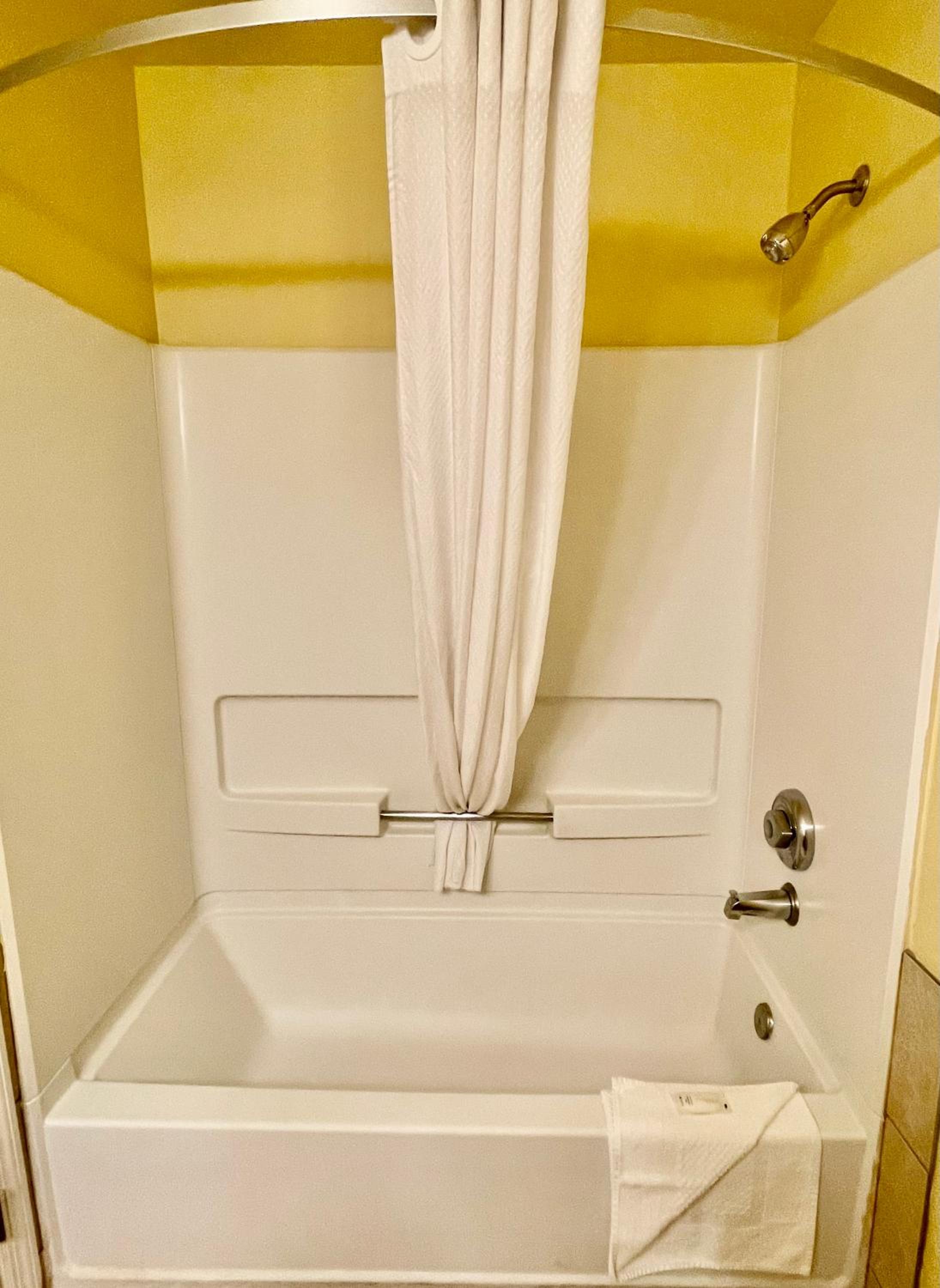 Double Room with Two Double Beds - Non-Smoking - Photo 8