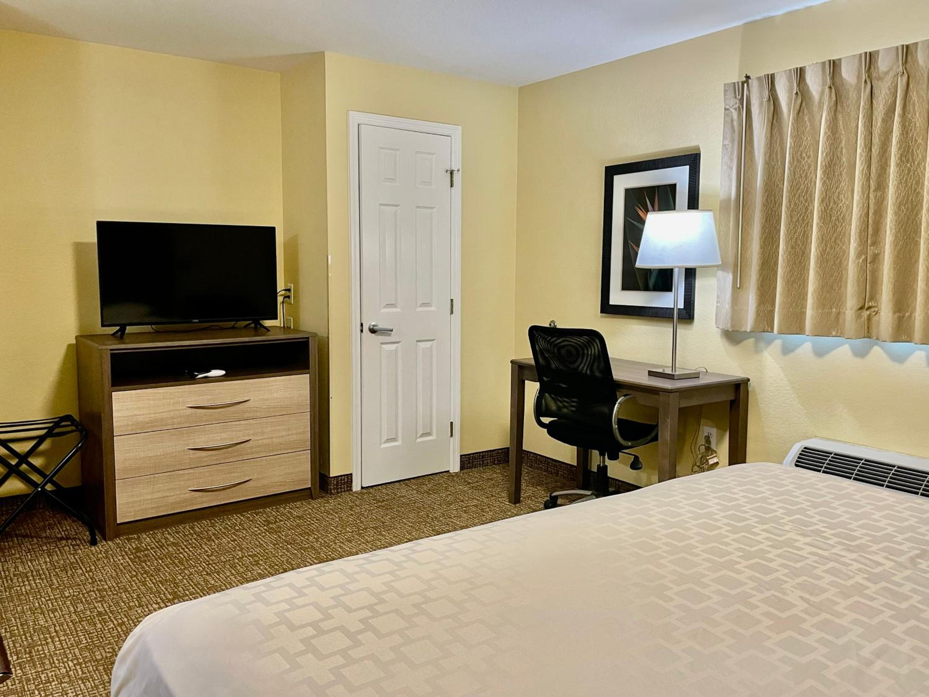 King Room - Non-Smoking - Photo 6