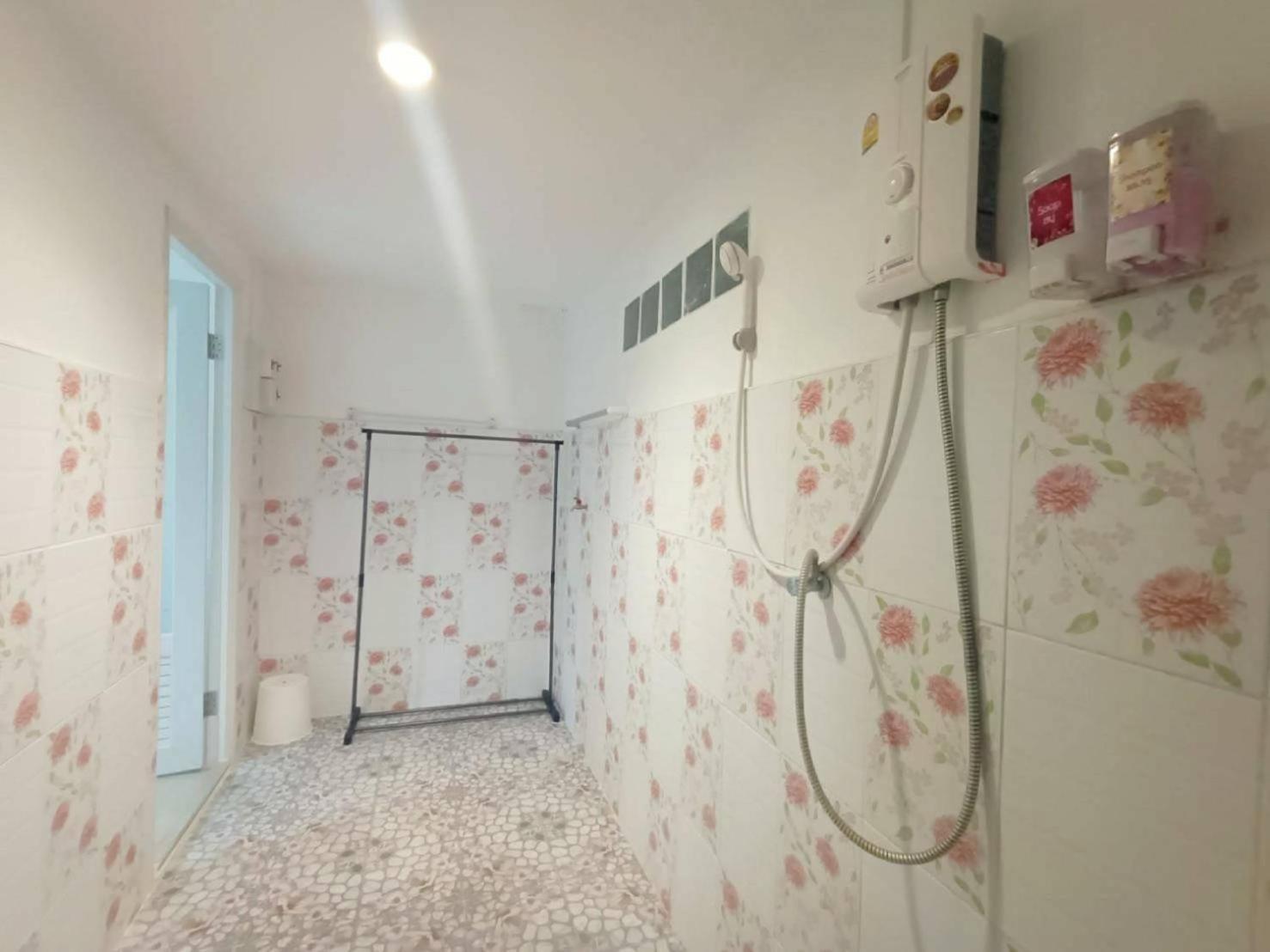 Deluxe Twin Room - Photo 13