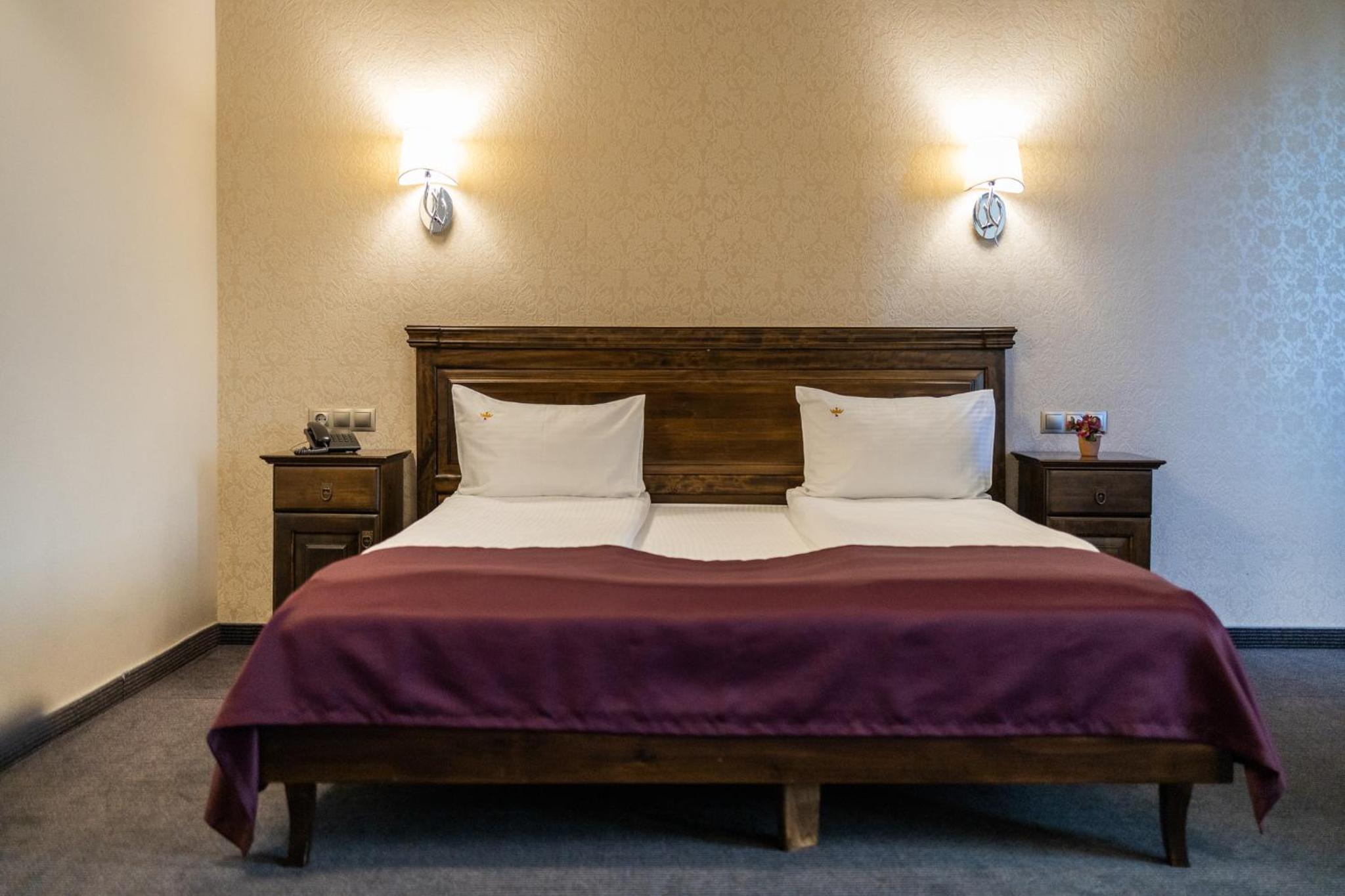 Double Room - Photo 6
