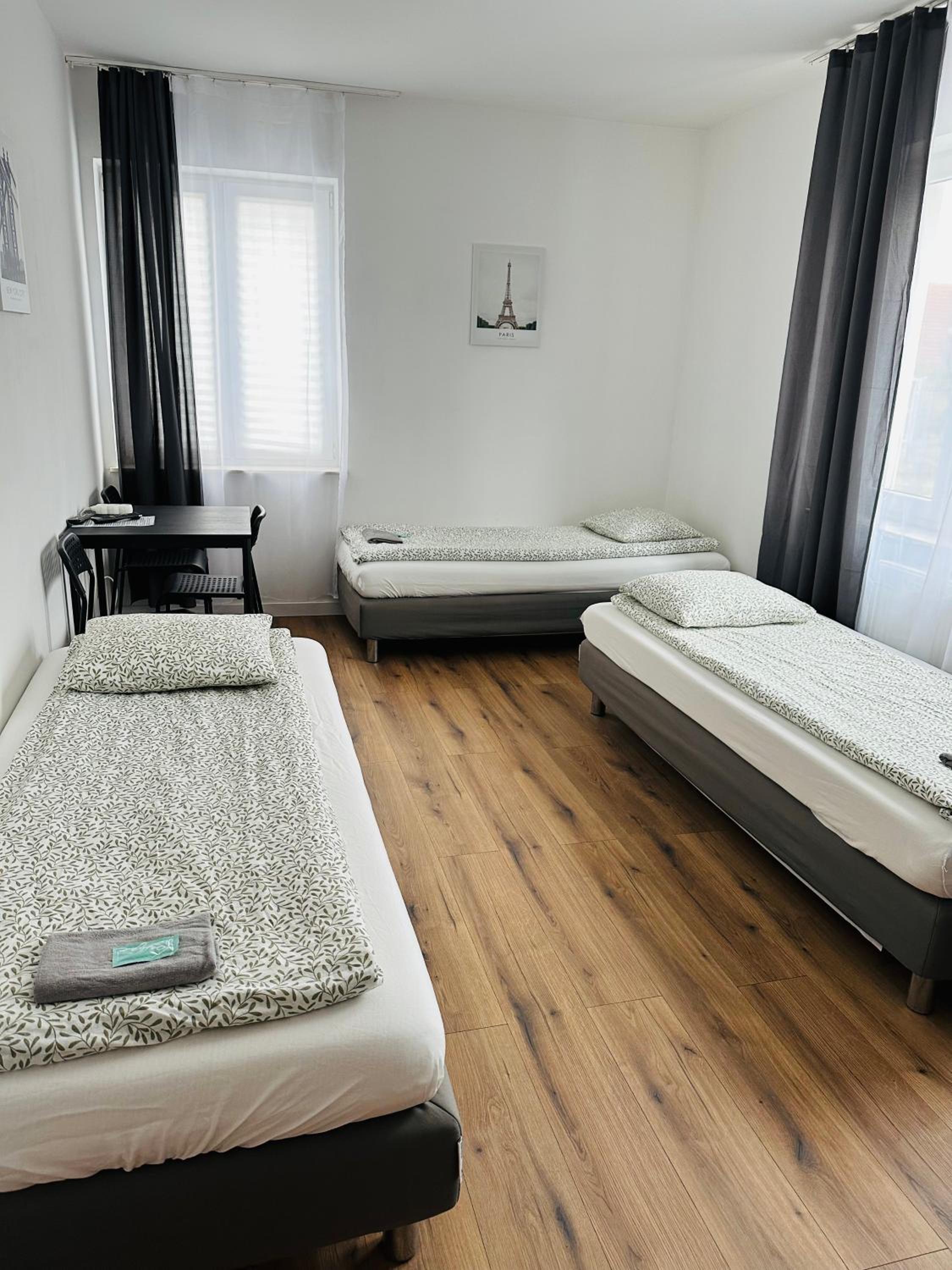 Quadruple Room with Private Bathroom - Photo 2
