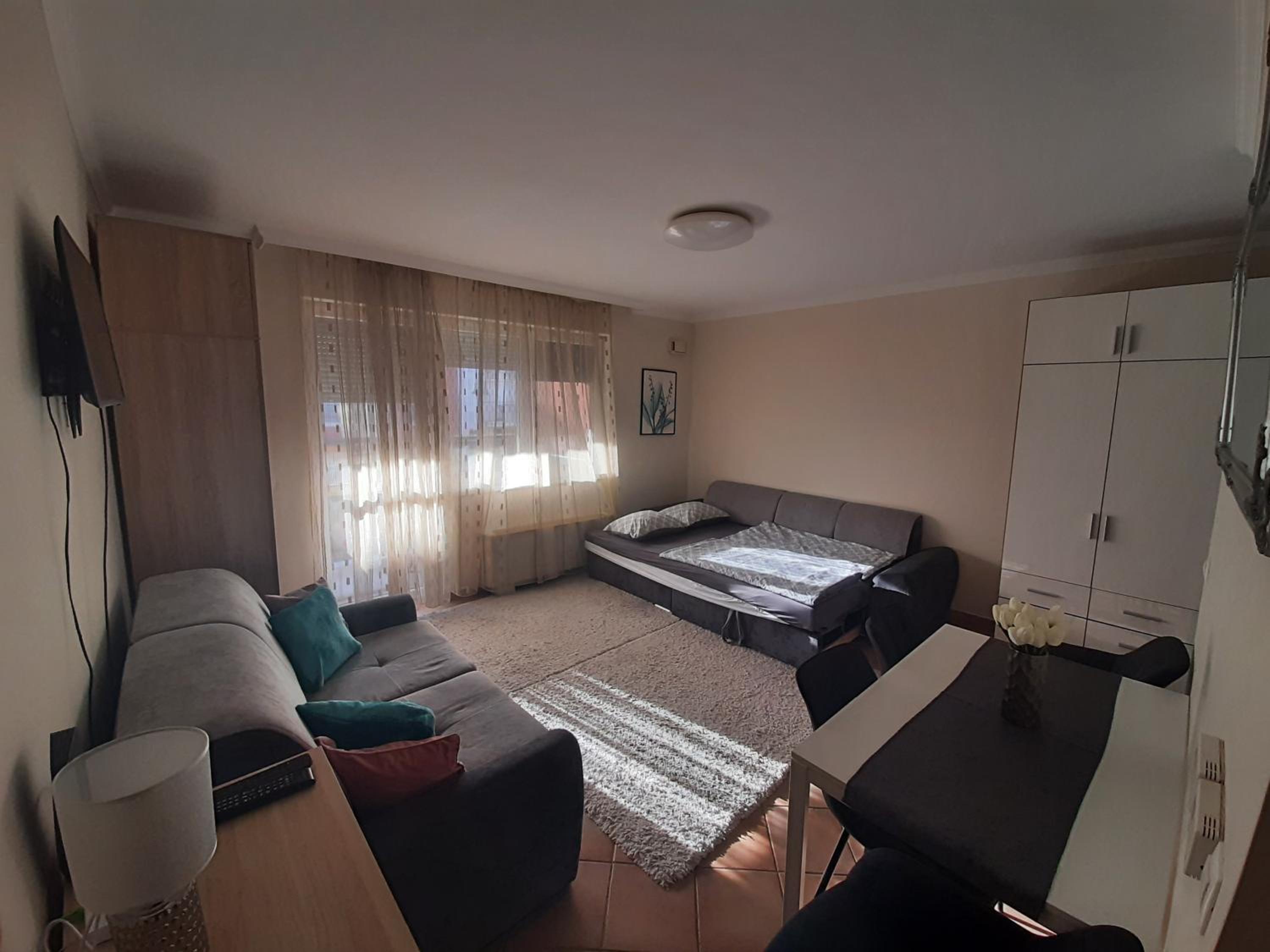 One-Bedroom Apartment photo 1