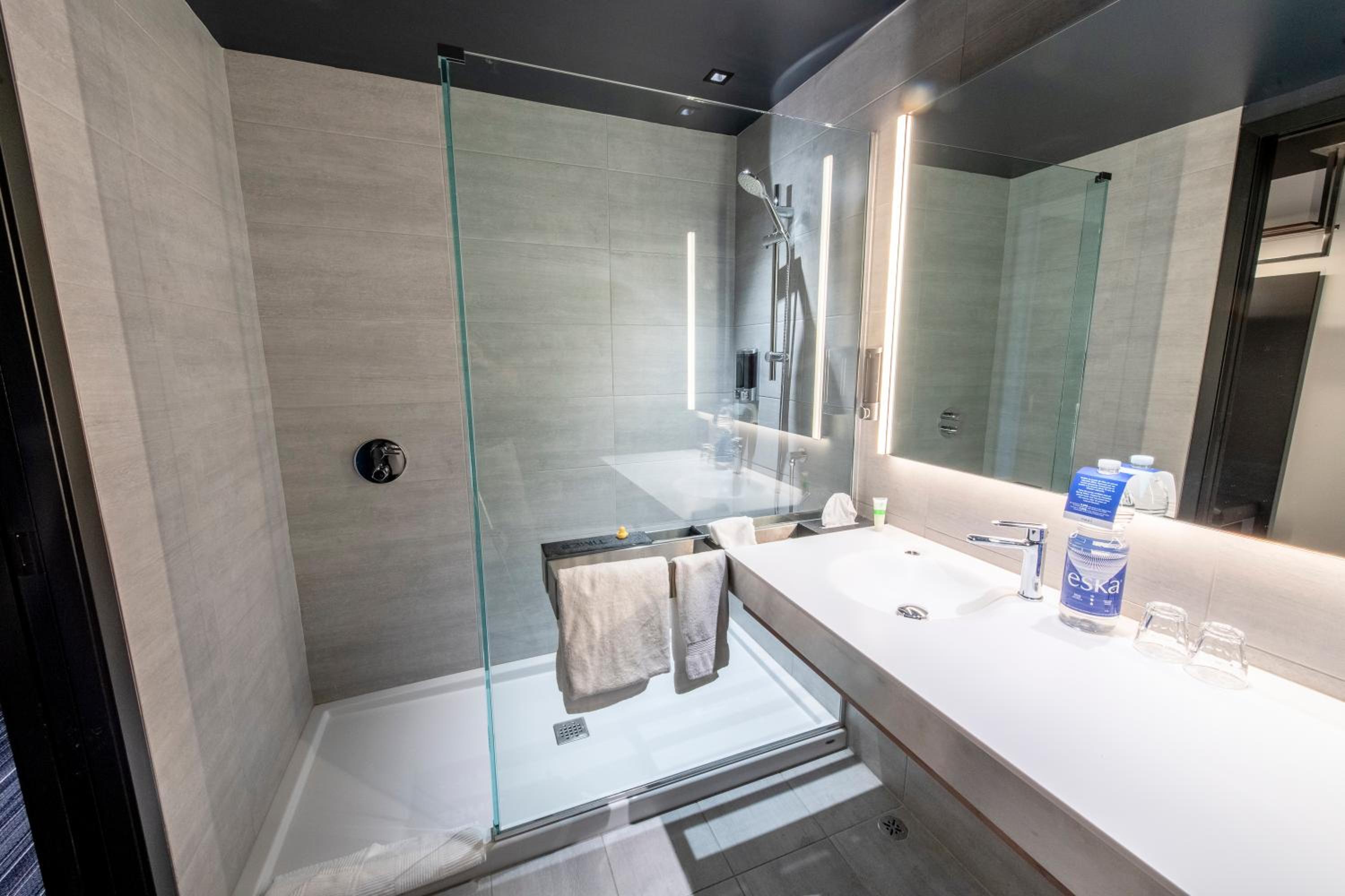 Suite - Photo 2