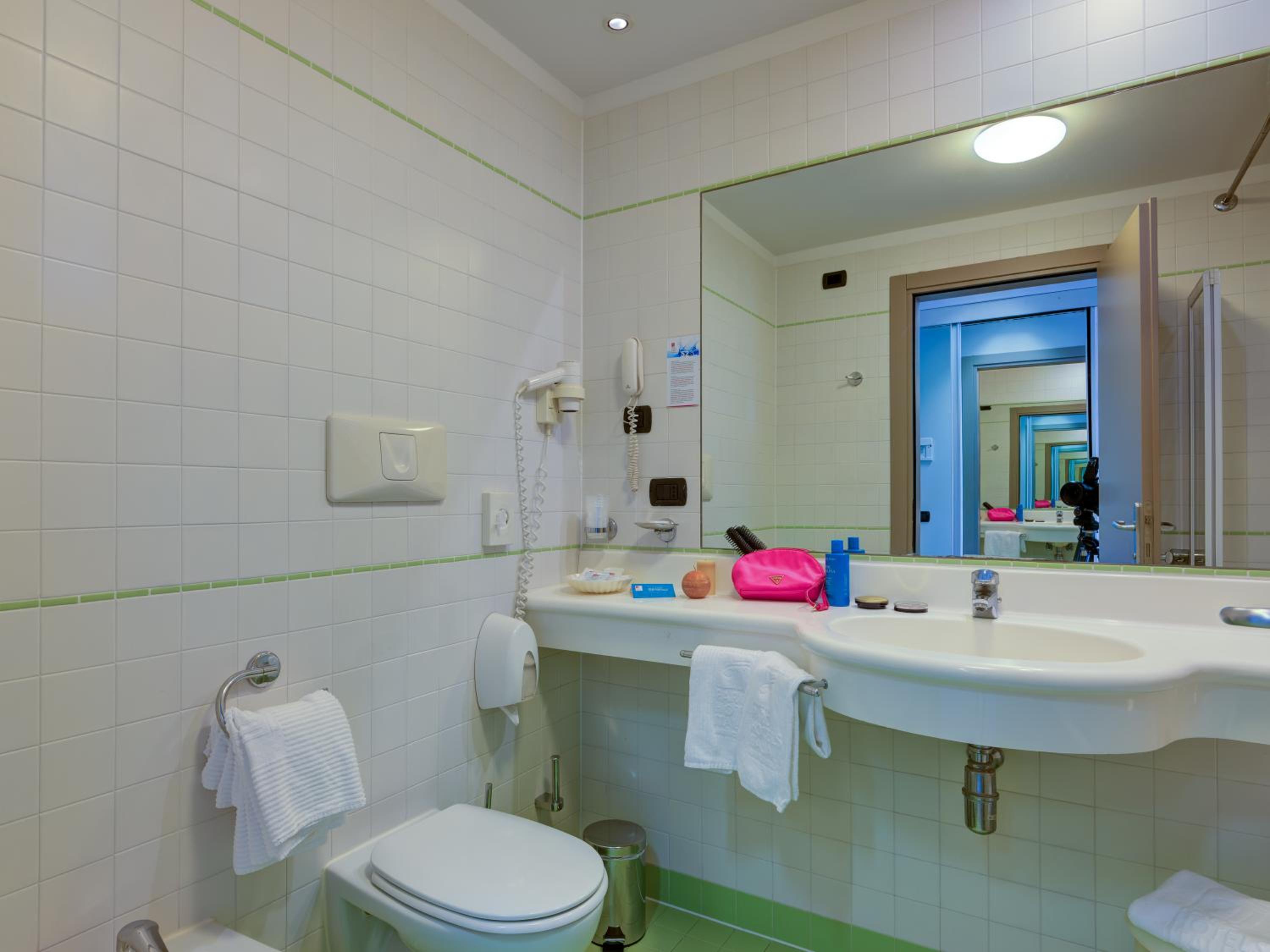 Quintuple Room - Photo 13