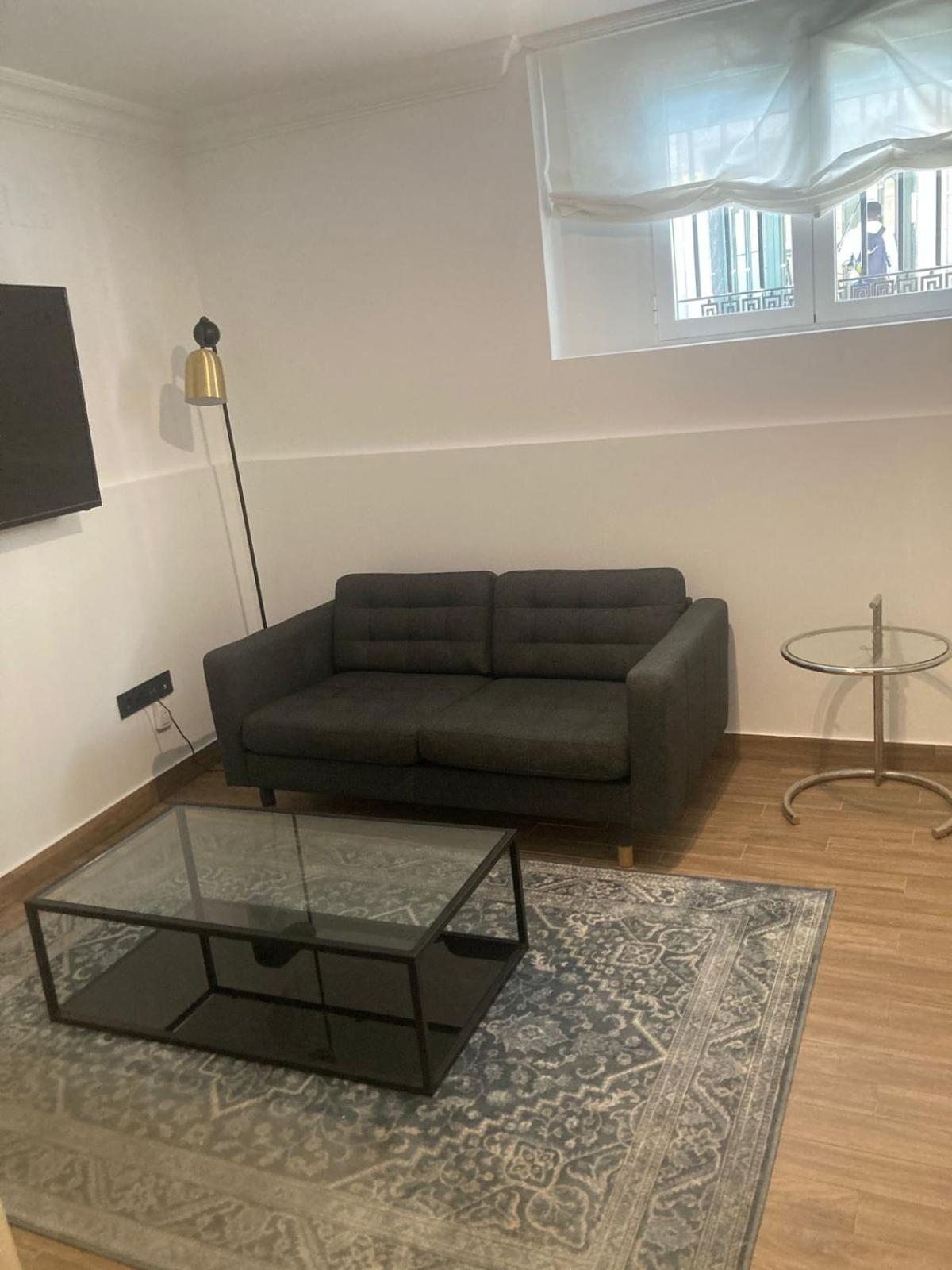 Studio Apartment with Balcony photo 3