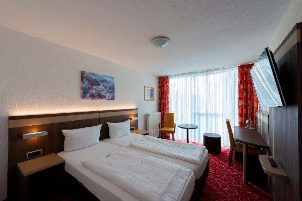 Budget Double Room - Photo 4