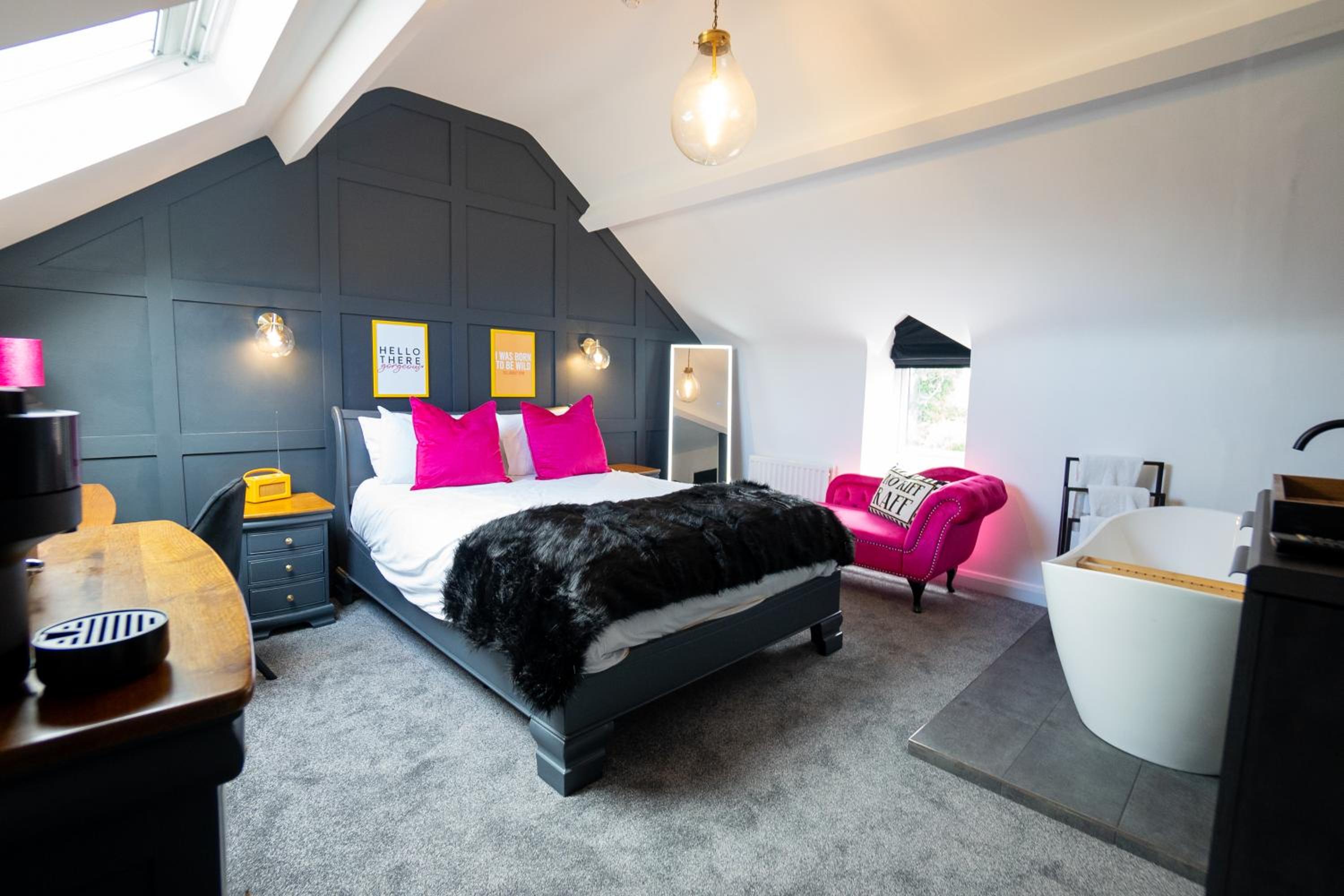 Superior King Room - Photo 1