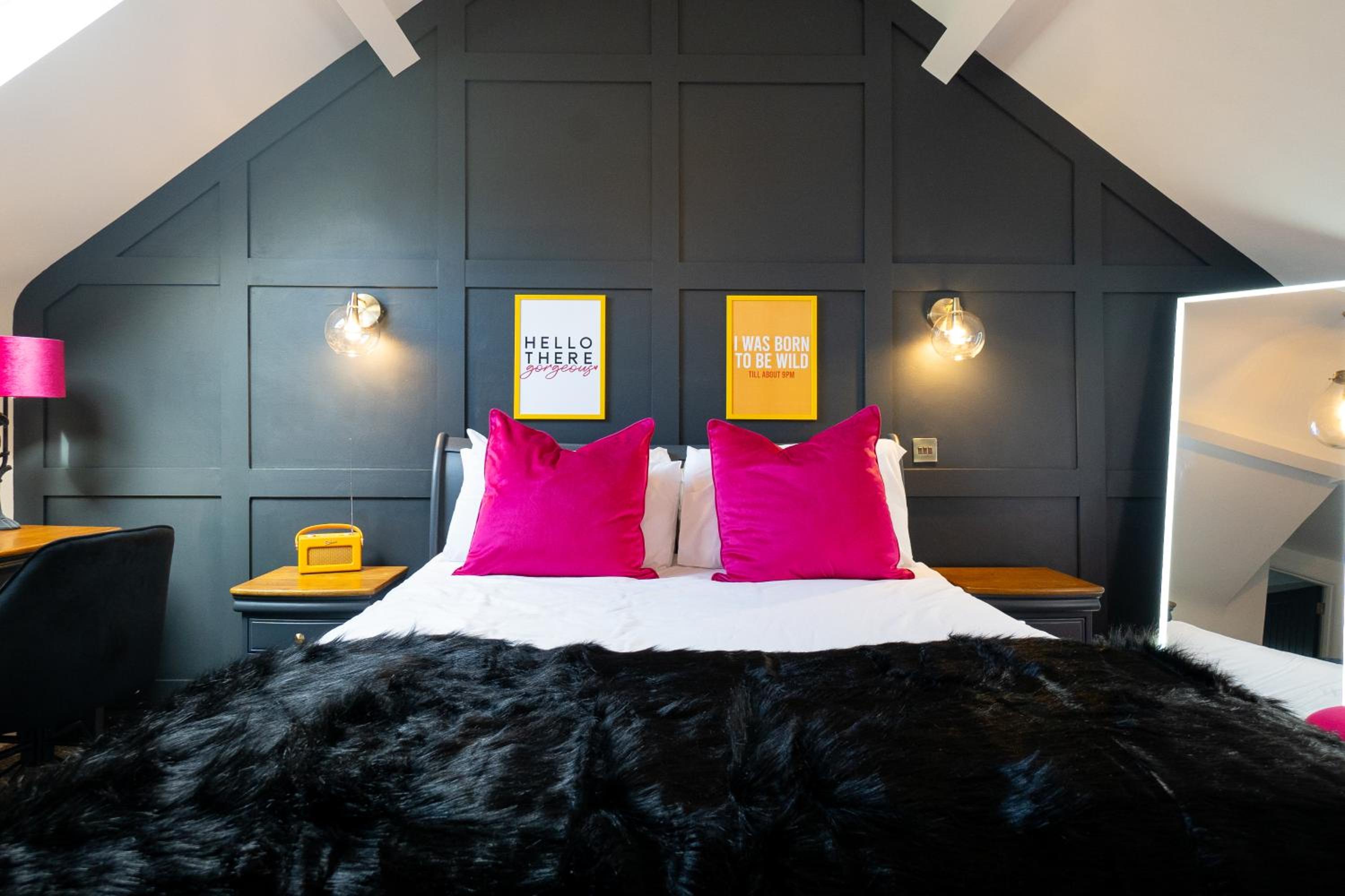 Superior King Room - Photo 3