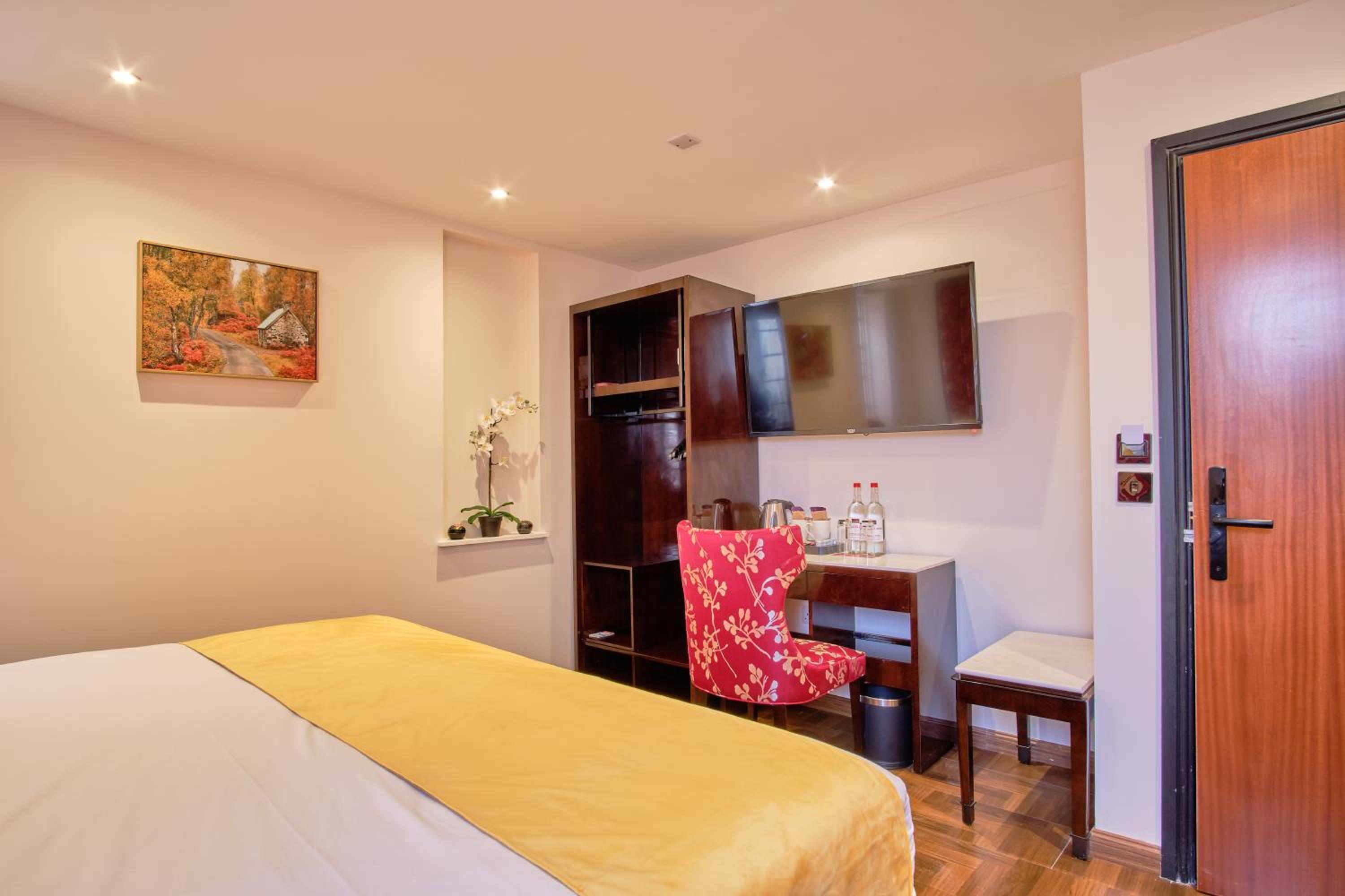 Petite Cozy Double Room - Photo 4