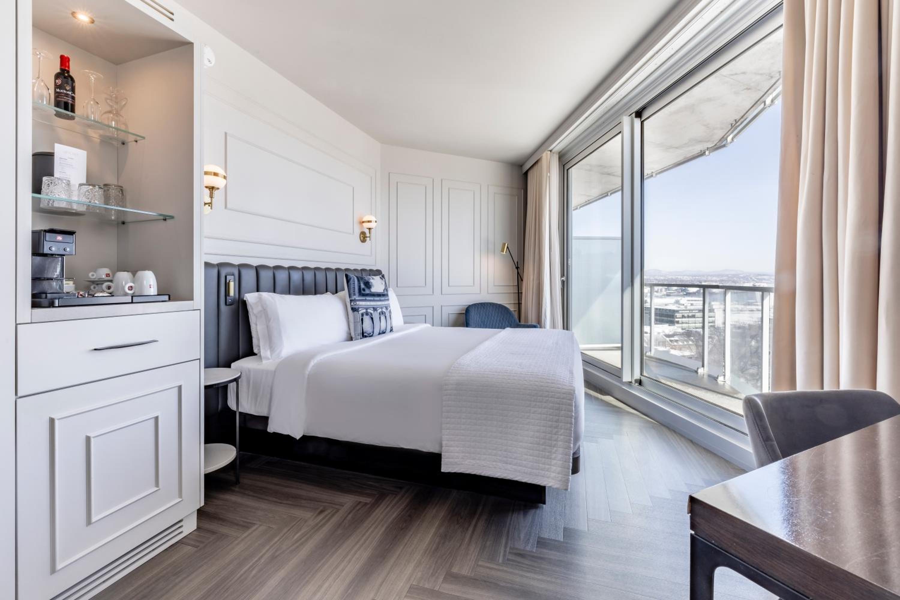 Double Room with Balcony - Photo 3