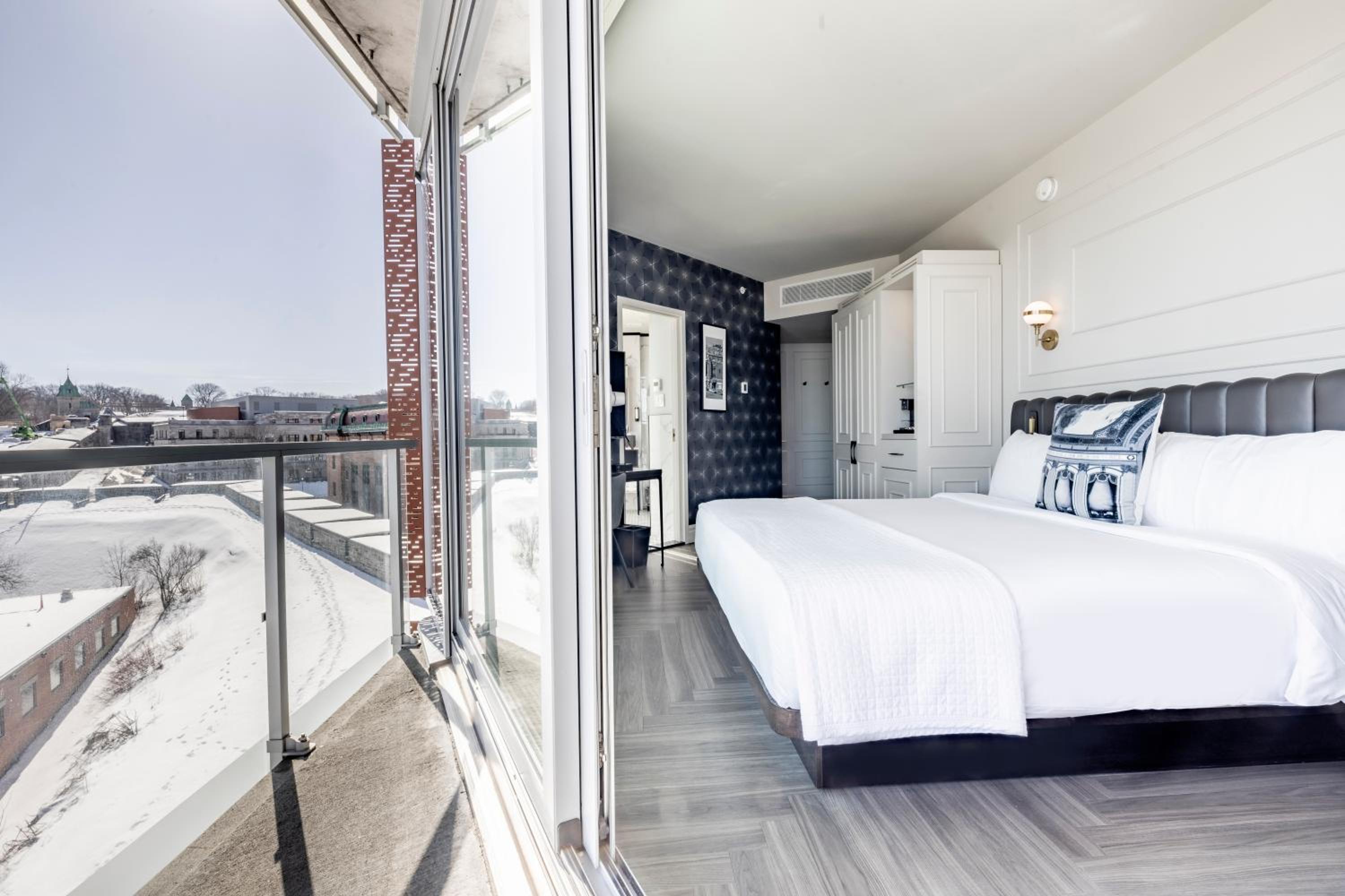 Double Room with Balcony - Photo 5
