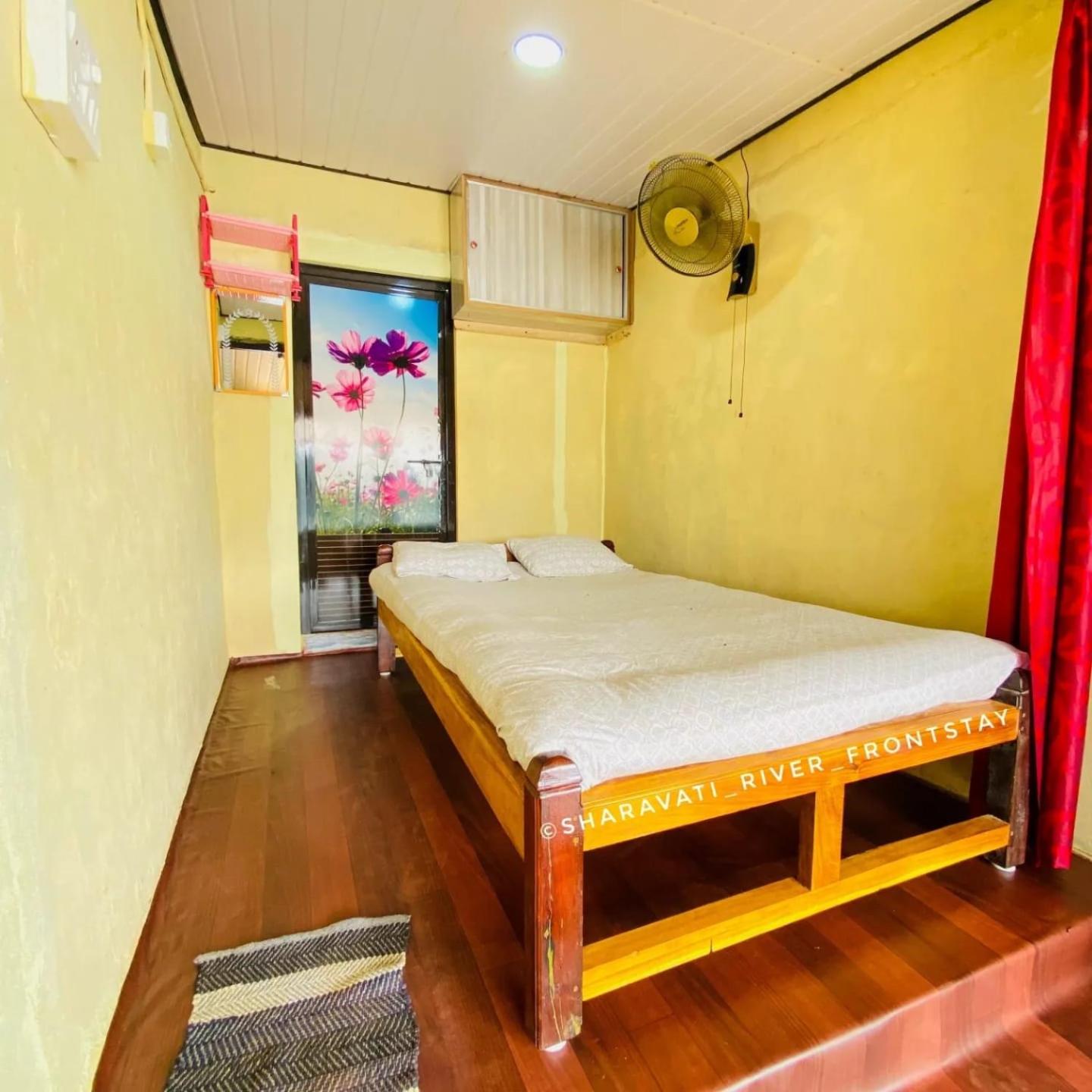 Single Room with Lake View photo 1