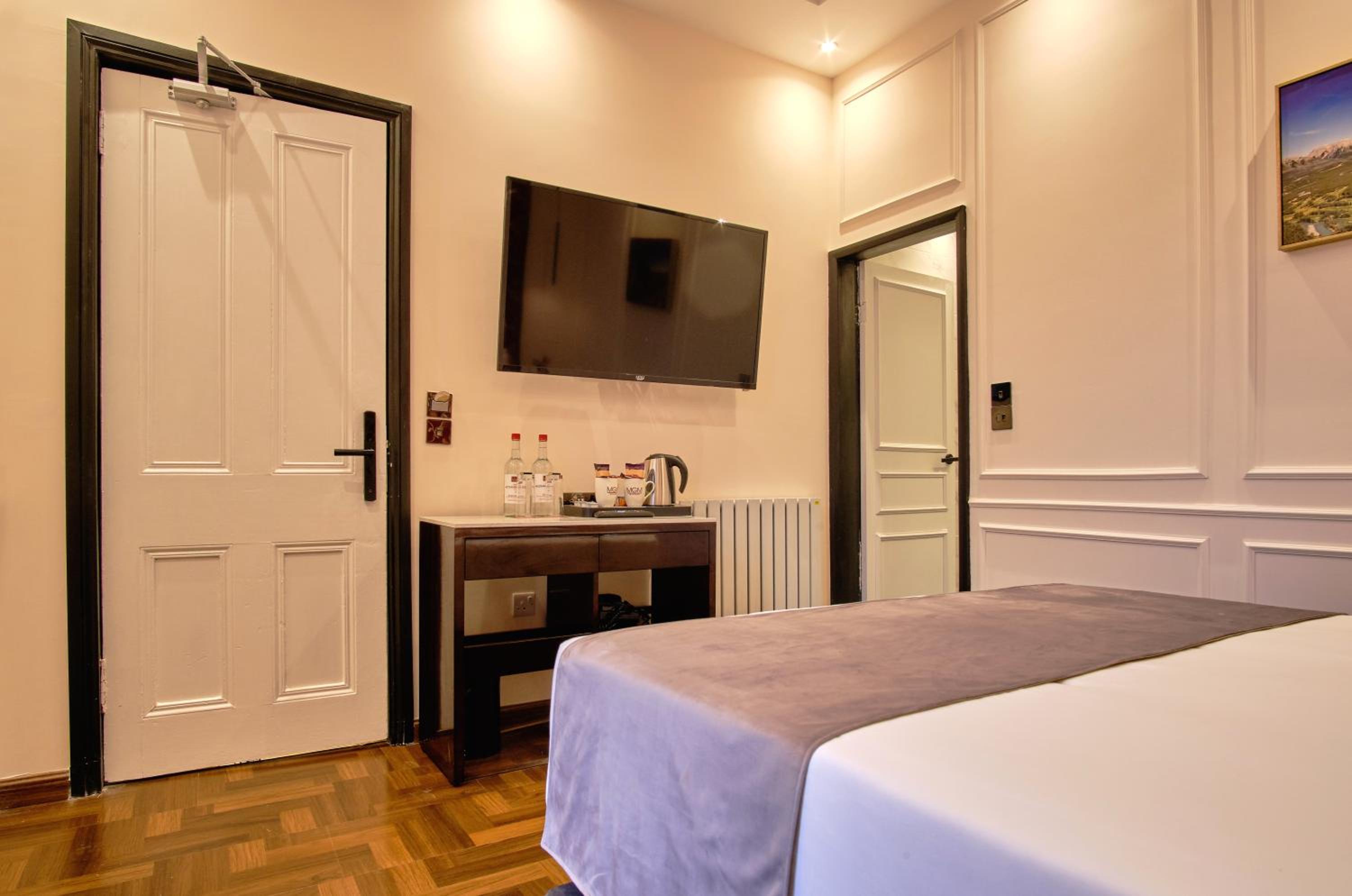 Petite Colosseum Double Room - Photo 4