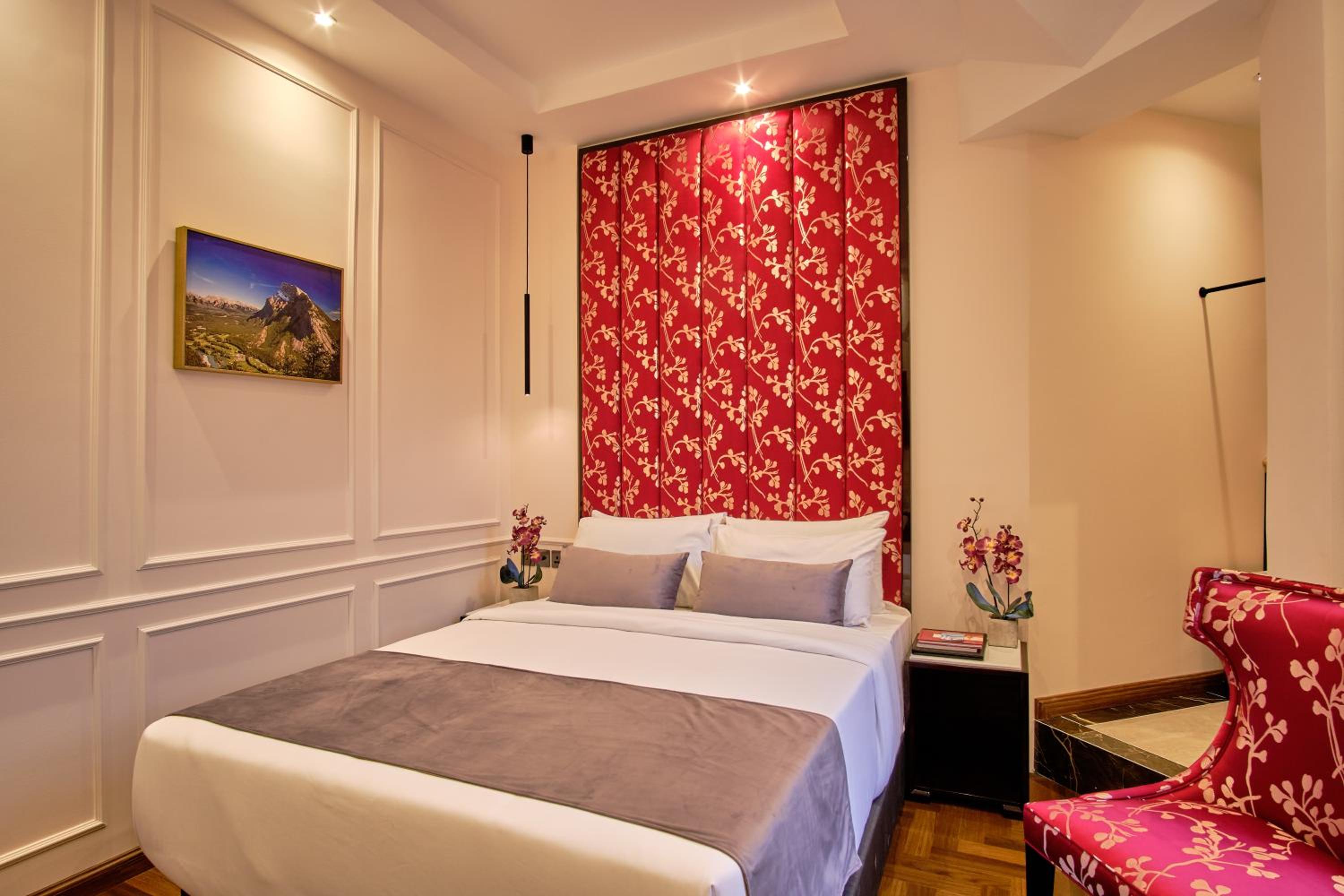 Petite Colosseum Double Room - Photo 3