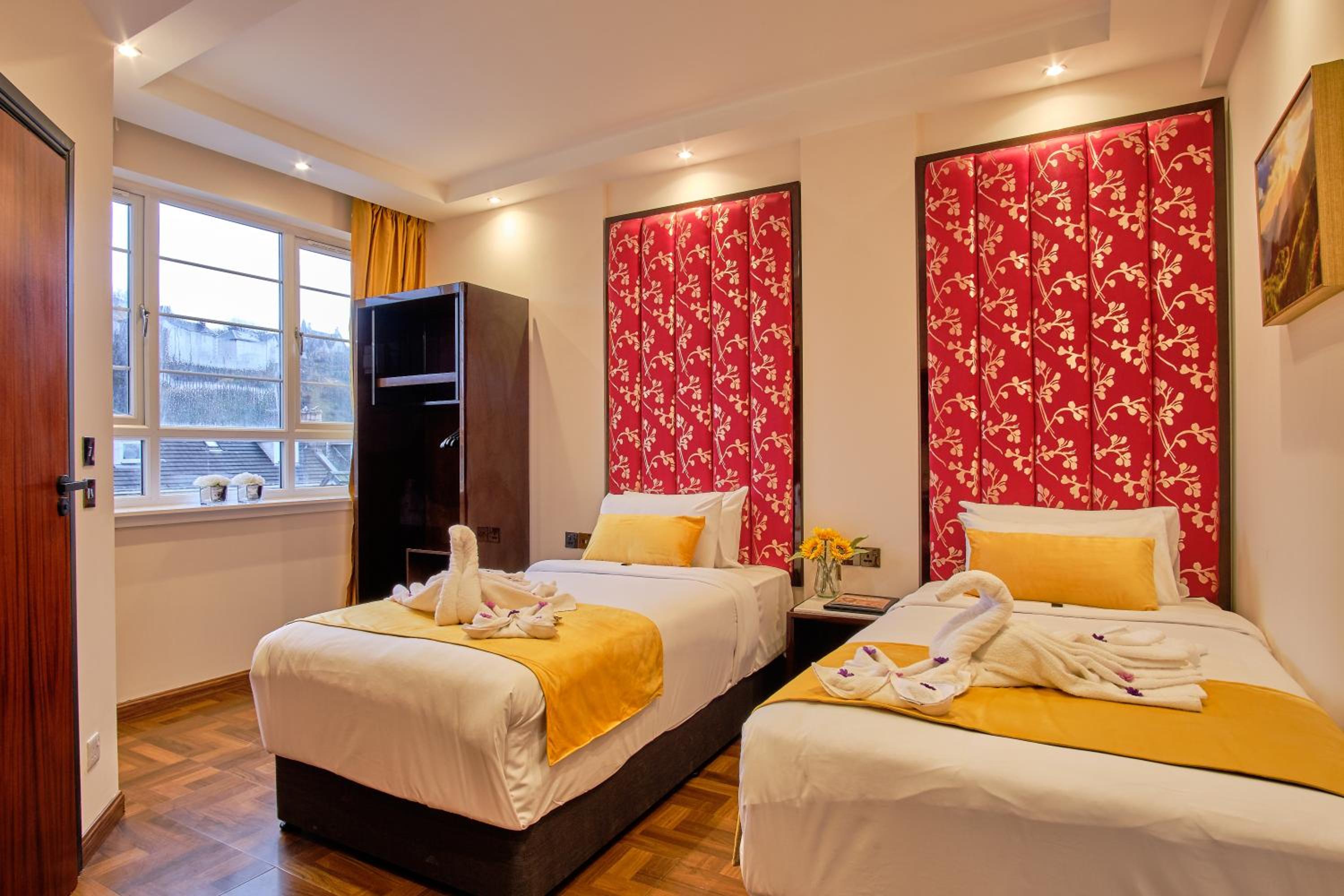 Petite Colosseum Twin Room - Photo 1