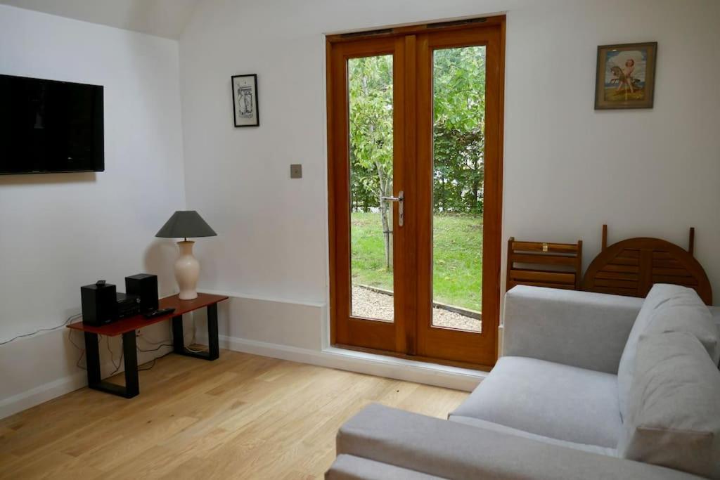 One-Bedroom House photo 1
