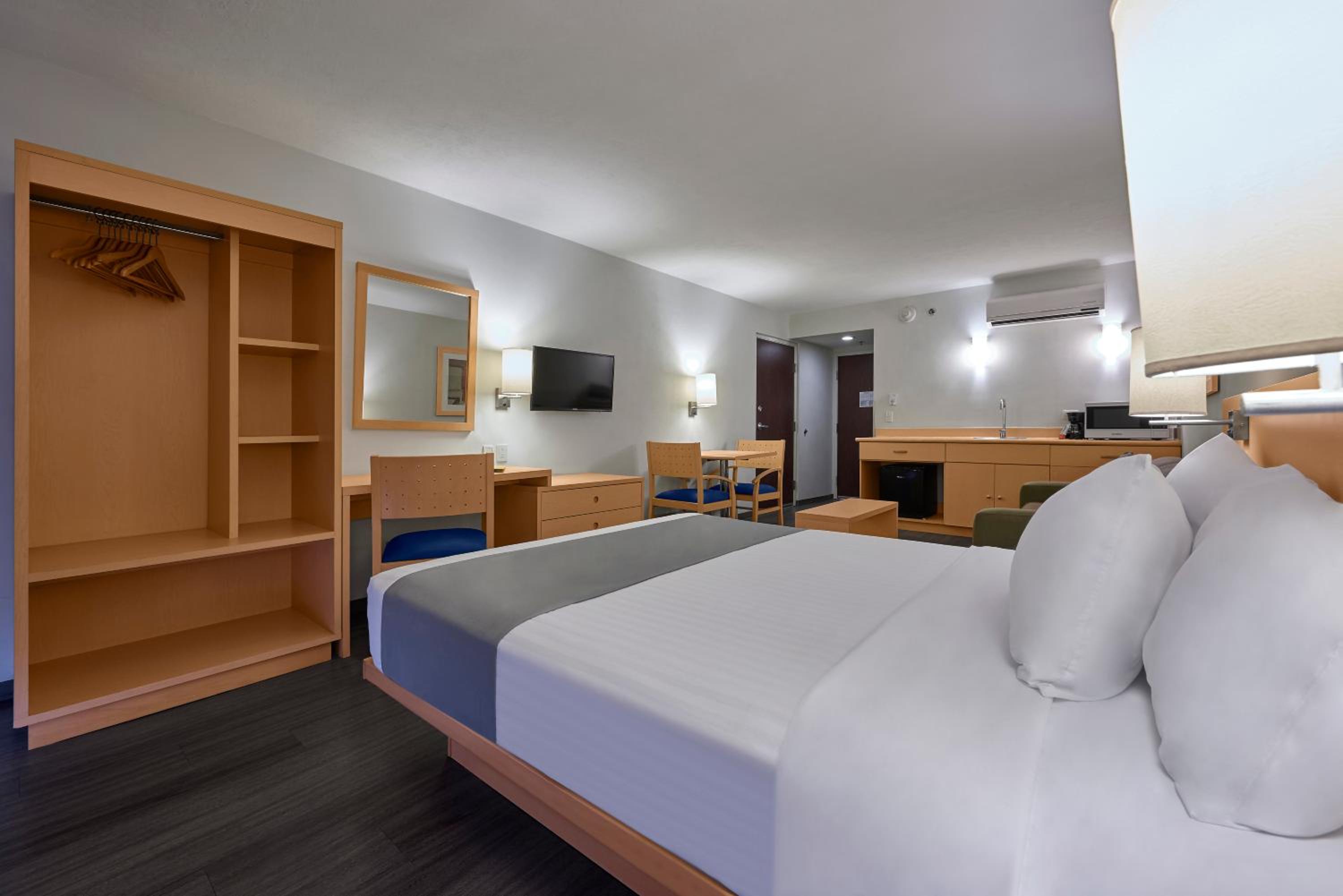 Queen Suite with Sofa Bed - Photo 1