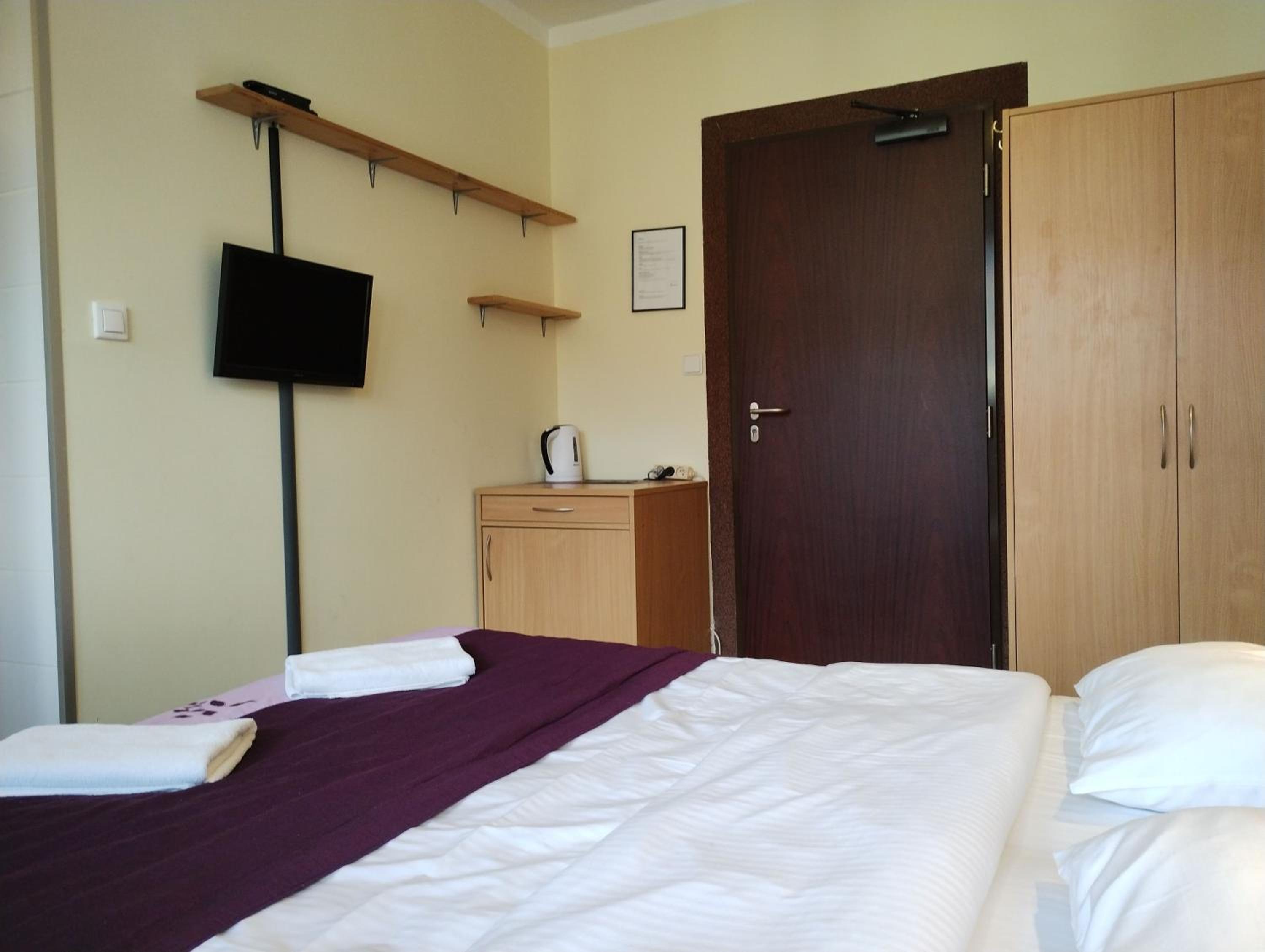Double Room with Balcony - Photo 3