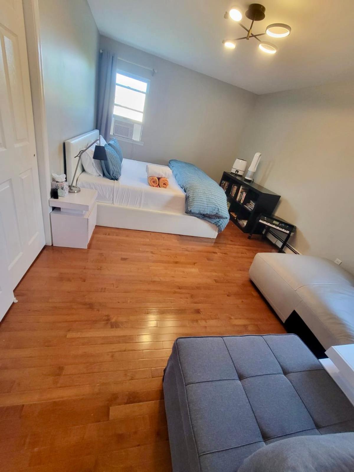 Three-Bedroom House photo 3