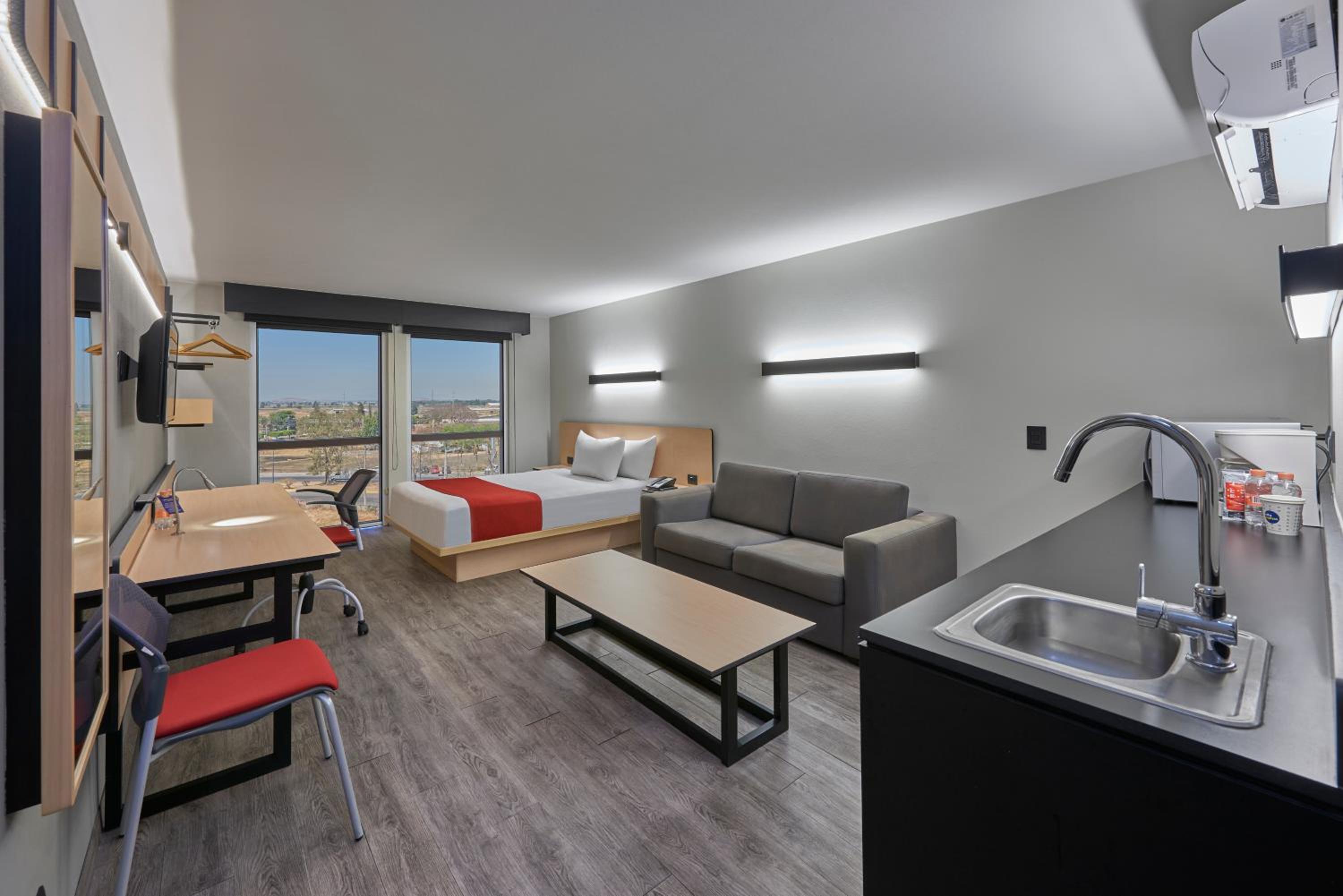 Superior Queen Room with Sofa Bed photo 1