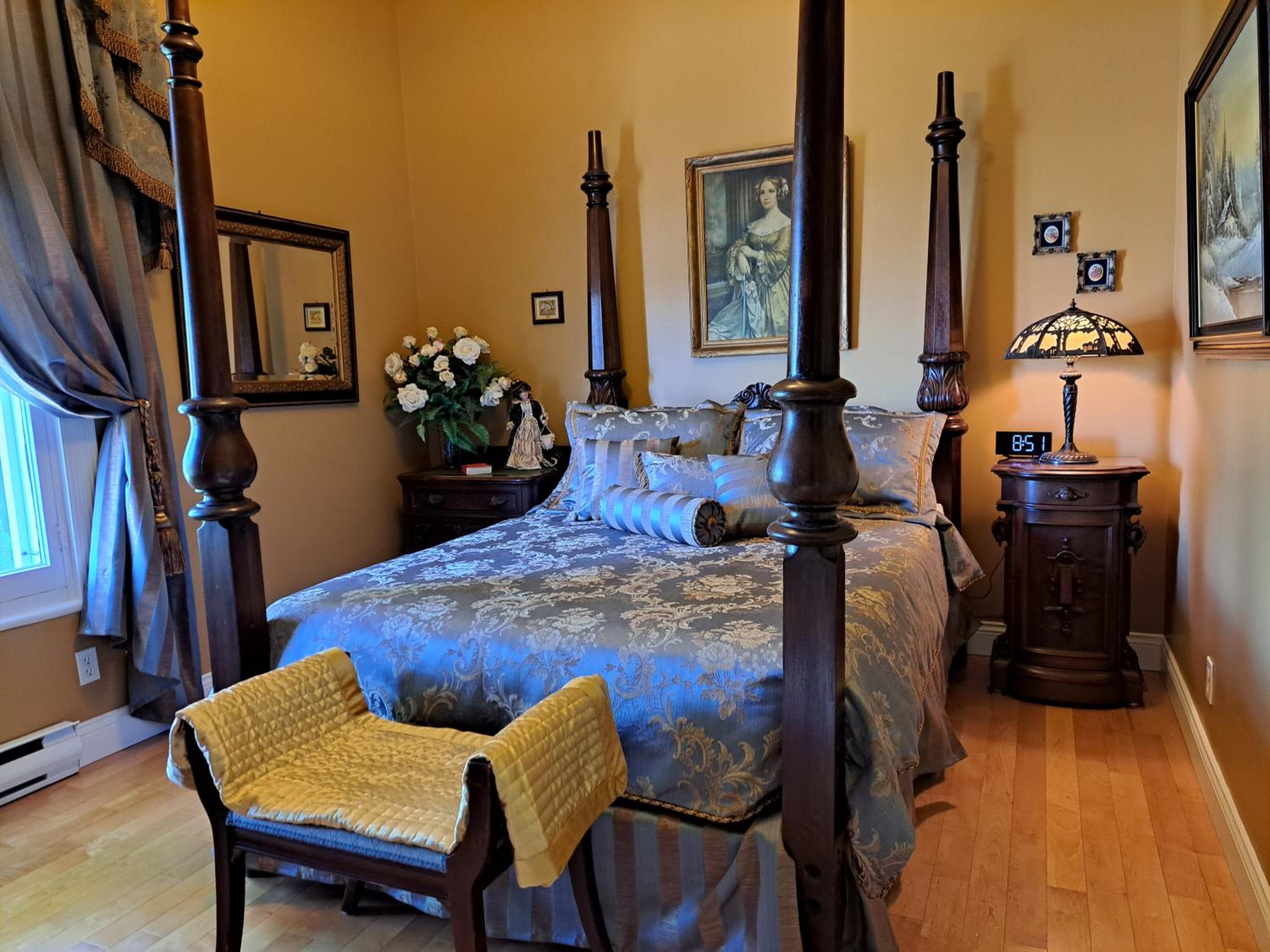 Queen Room photo 1