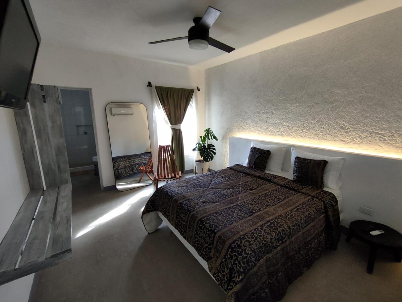 One-Bedroom Apartment photo 1