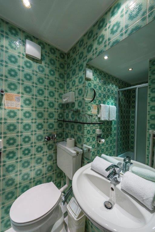 Budget Double Room - Photo 7