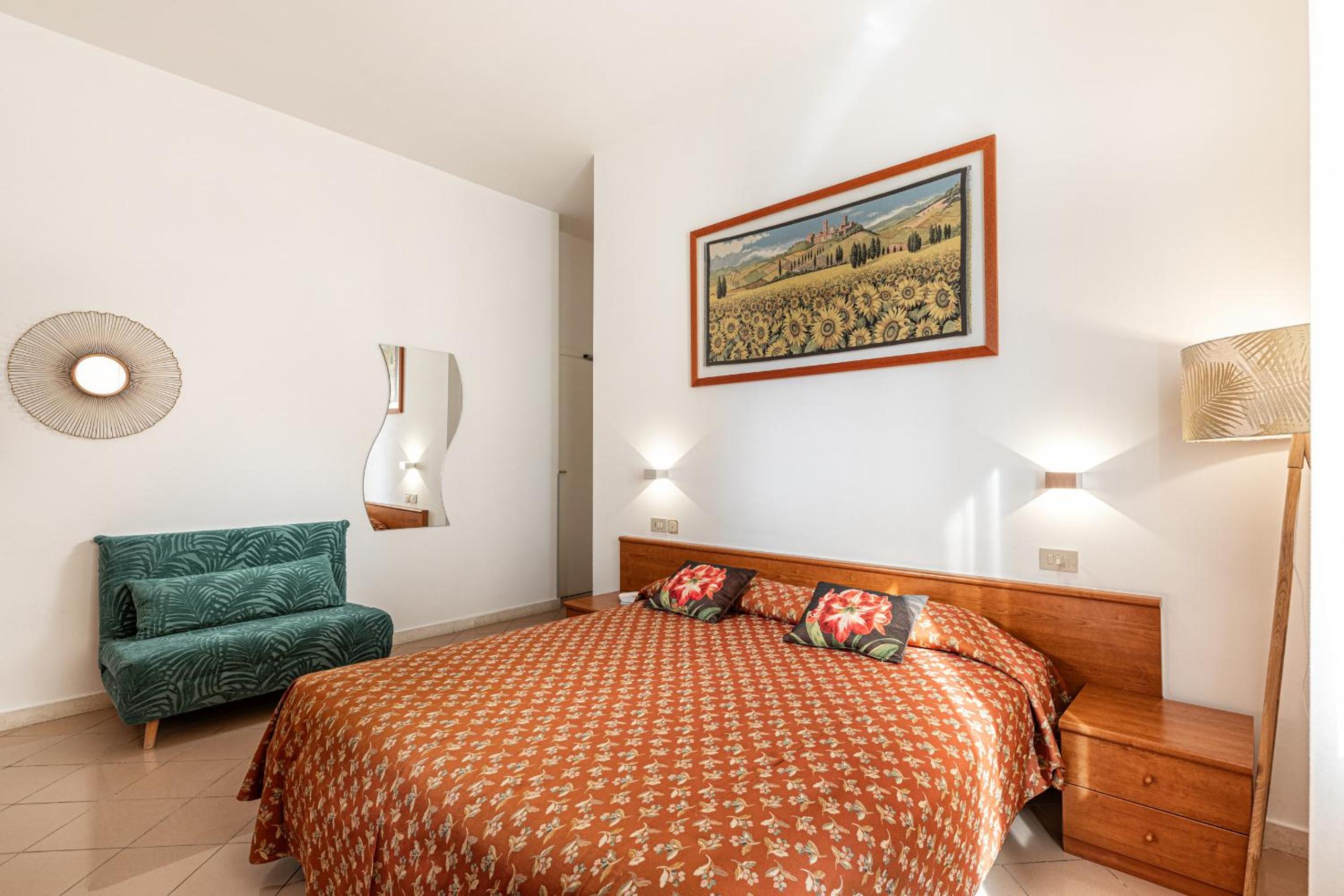 Standard Double Room with City View - Photo 22