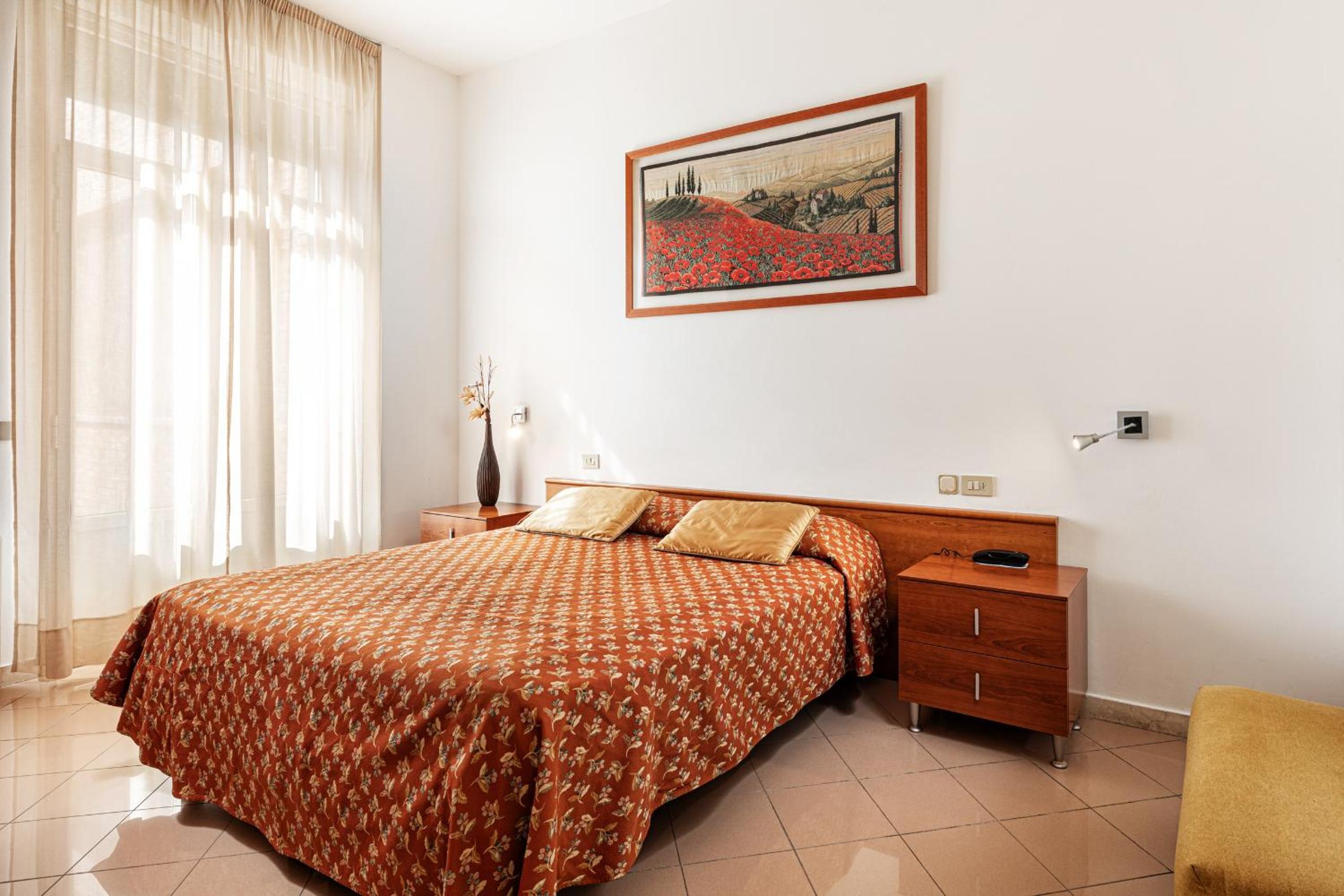 Superior Triple Room with City View - Photo 2
