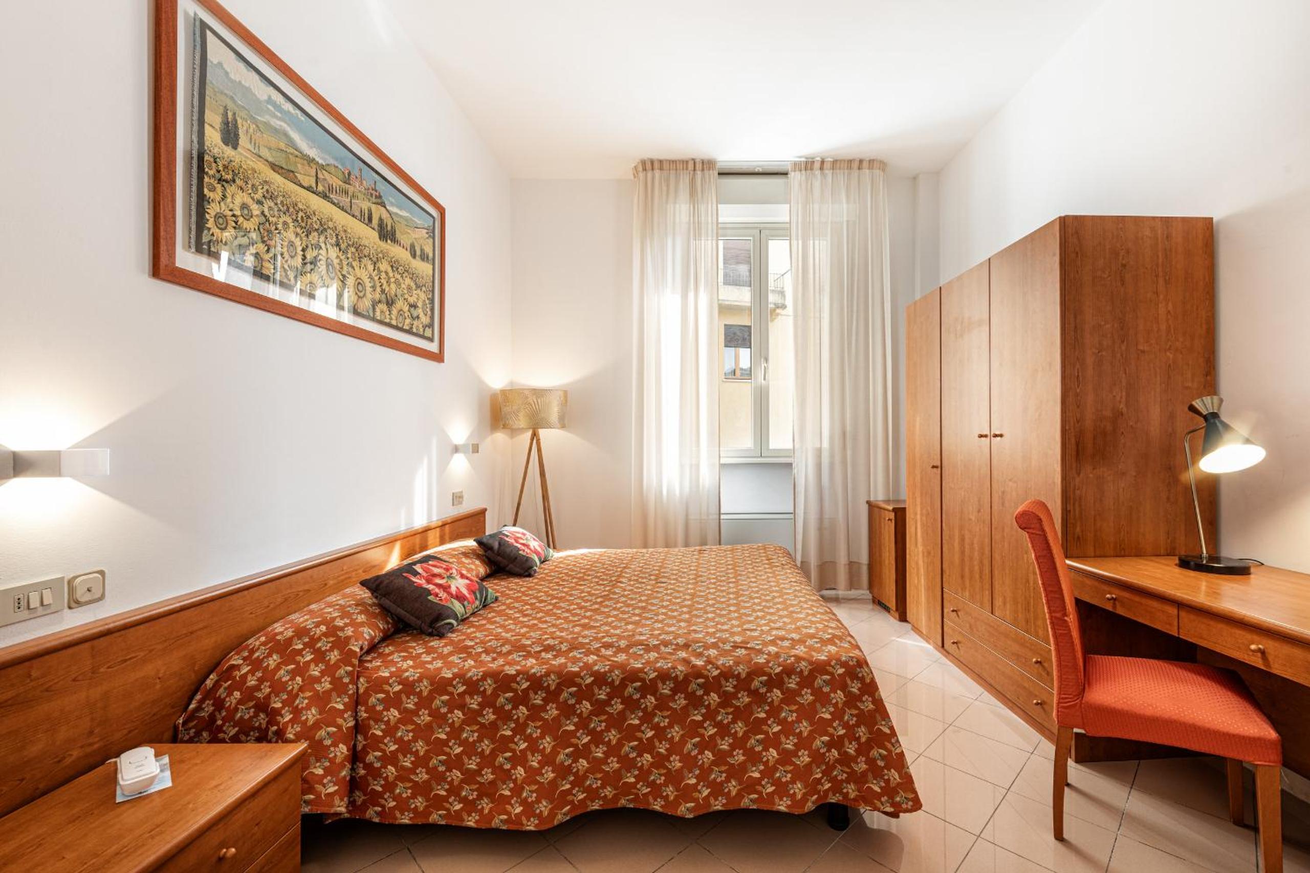 Standard Double Room with City View - Photo 21