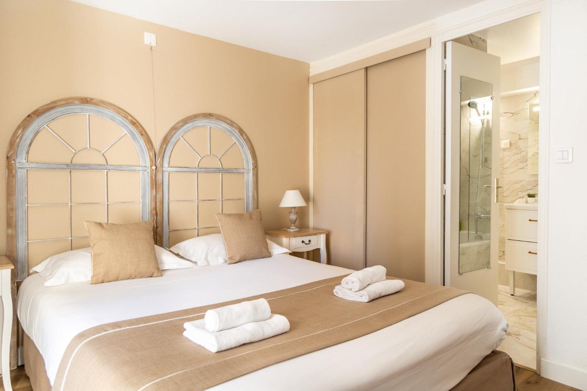 Double Room - Photo 14
