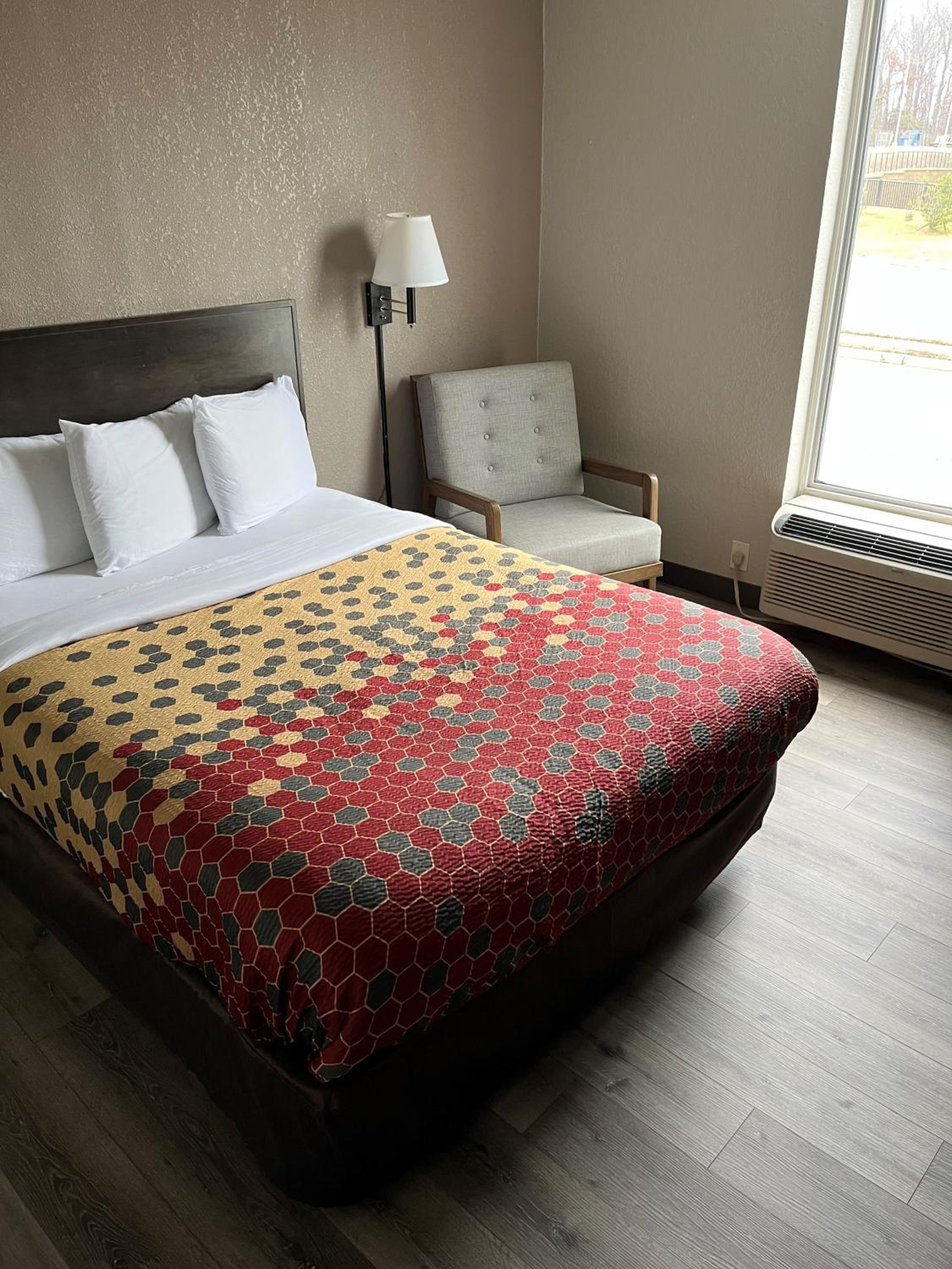 Standard Queen Room photo 2