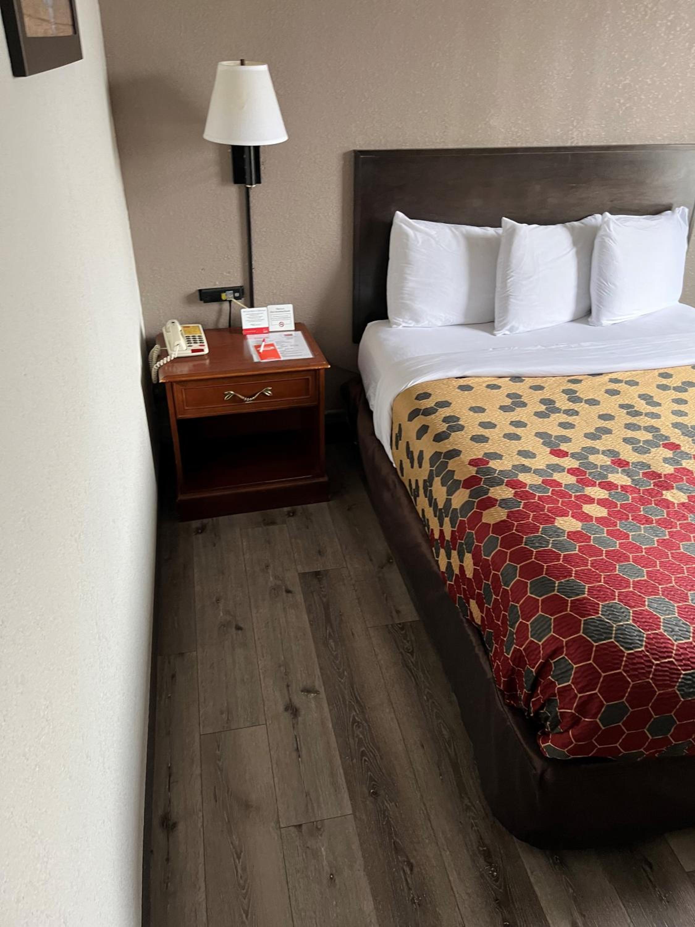 Standard Queen Room photo 3