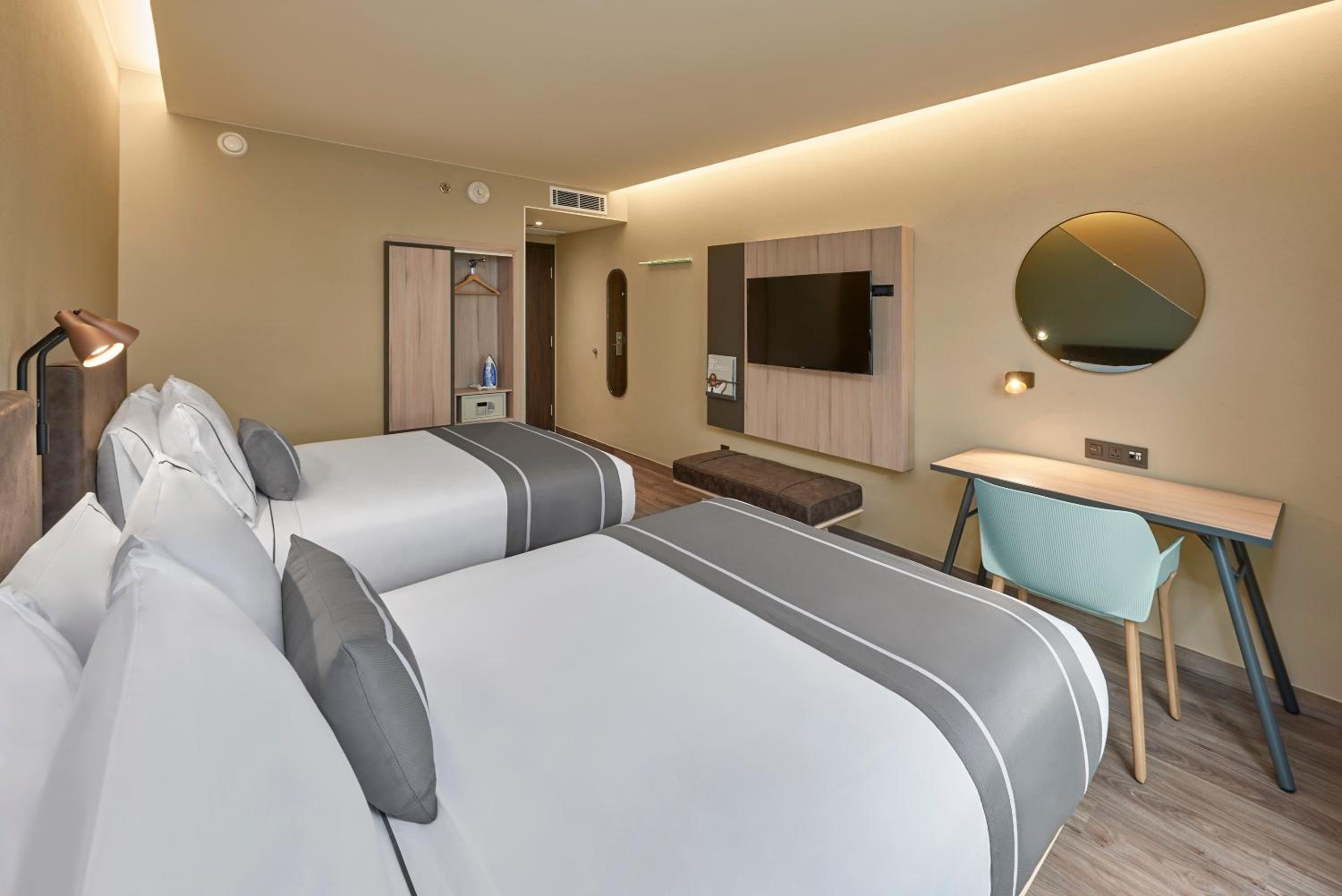 Superior Double Room with Two Double Beds and Ocean View