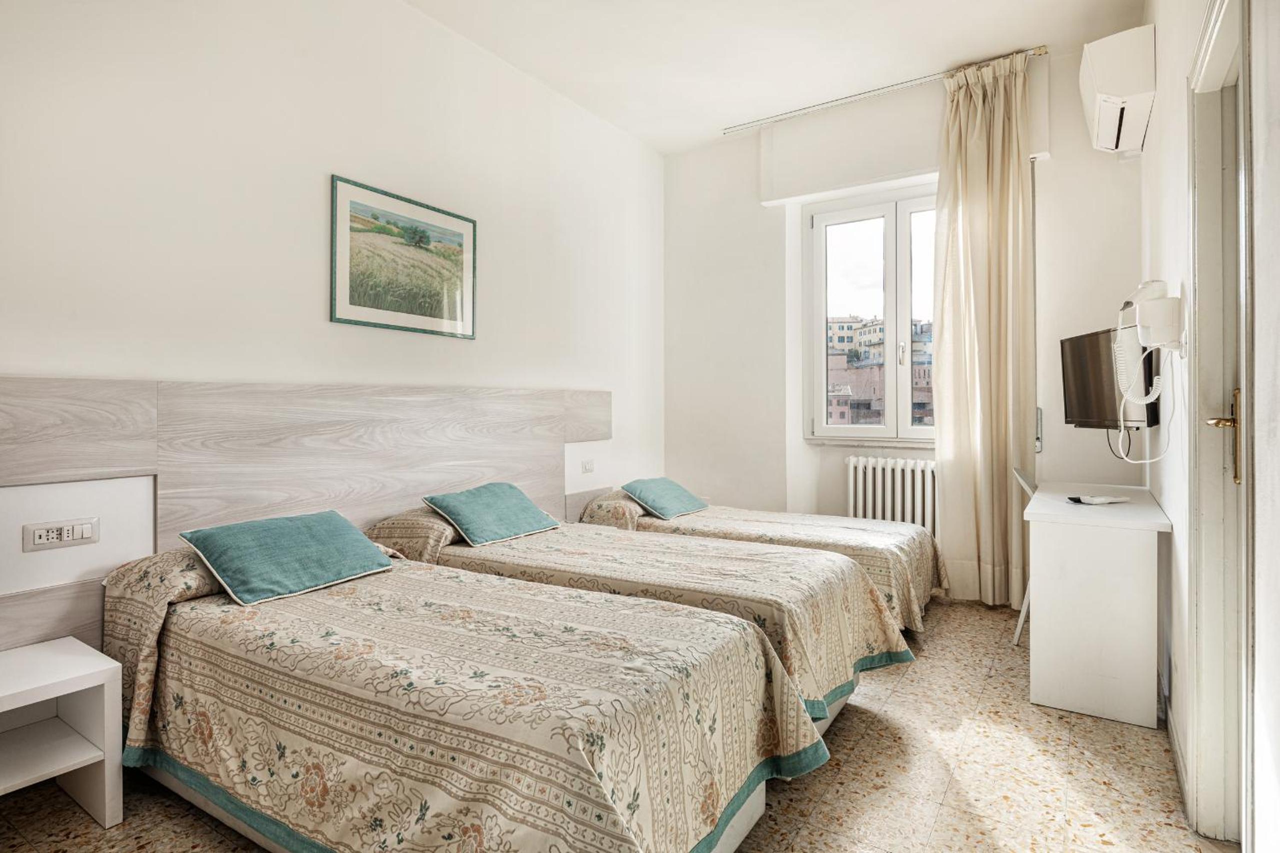 Economy Triple Room - Photo 3