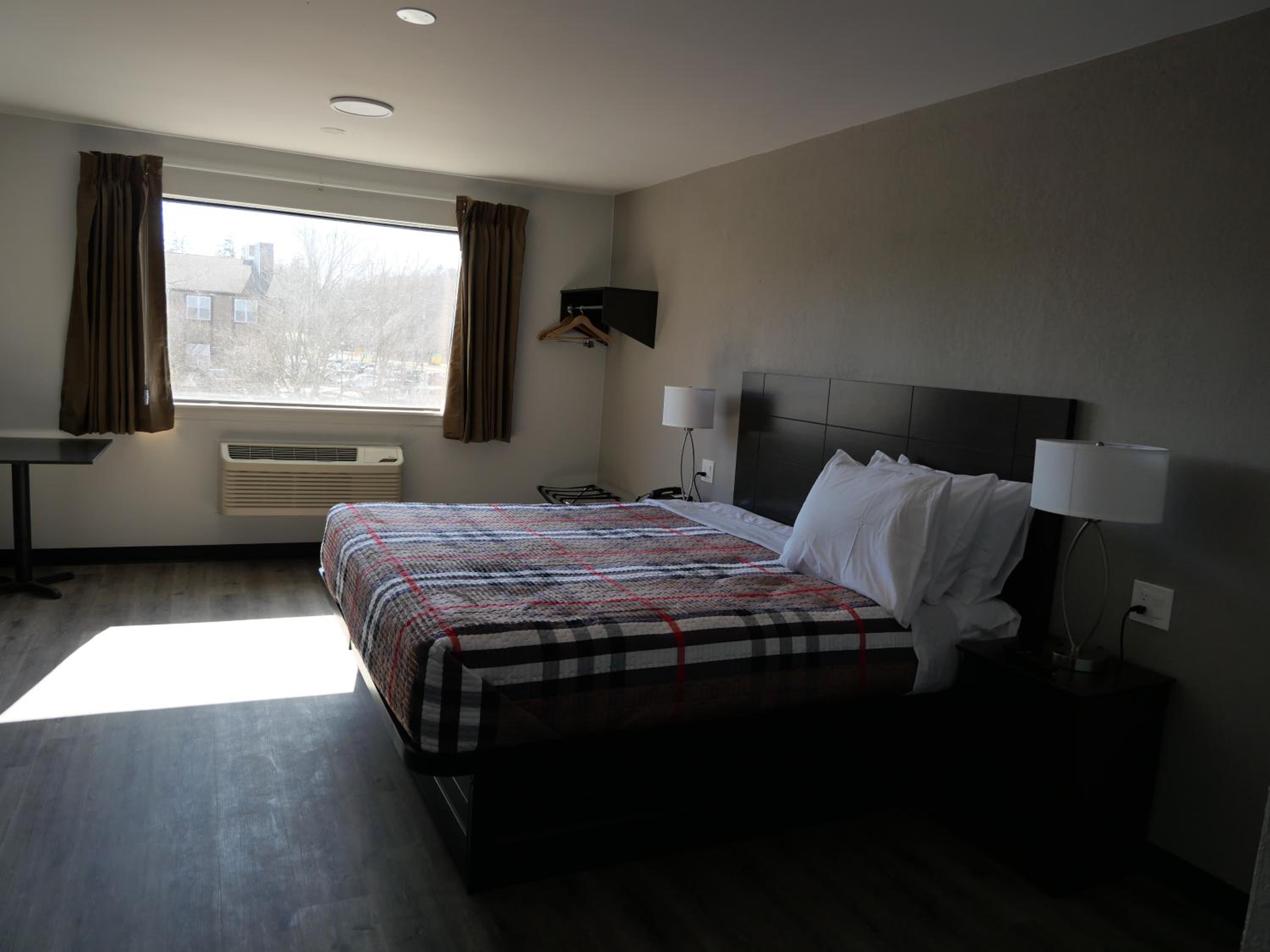 King Room - Non-Smoking photo 1