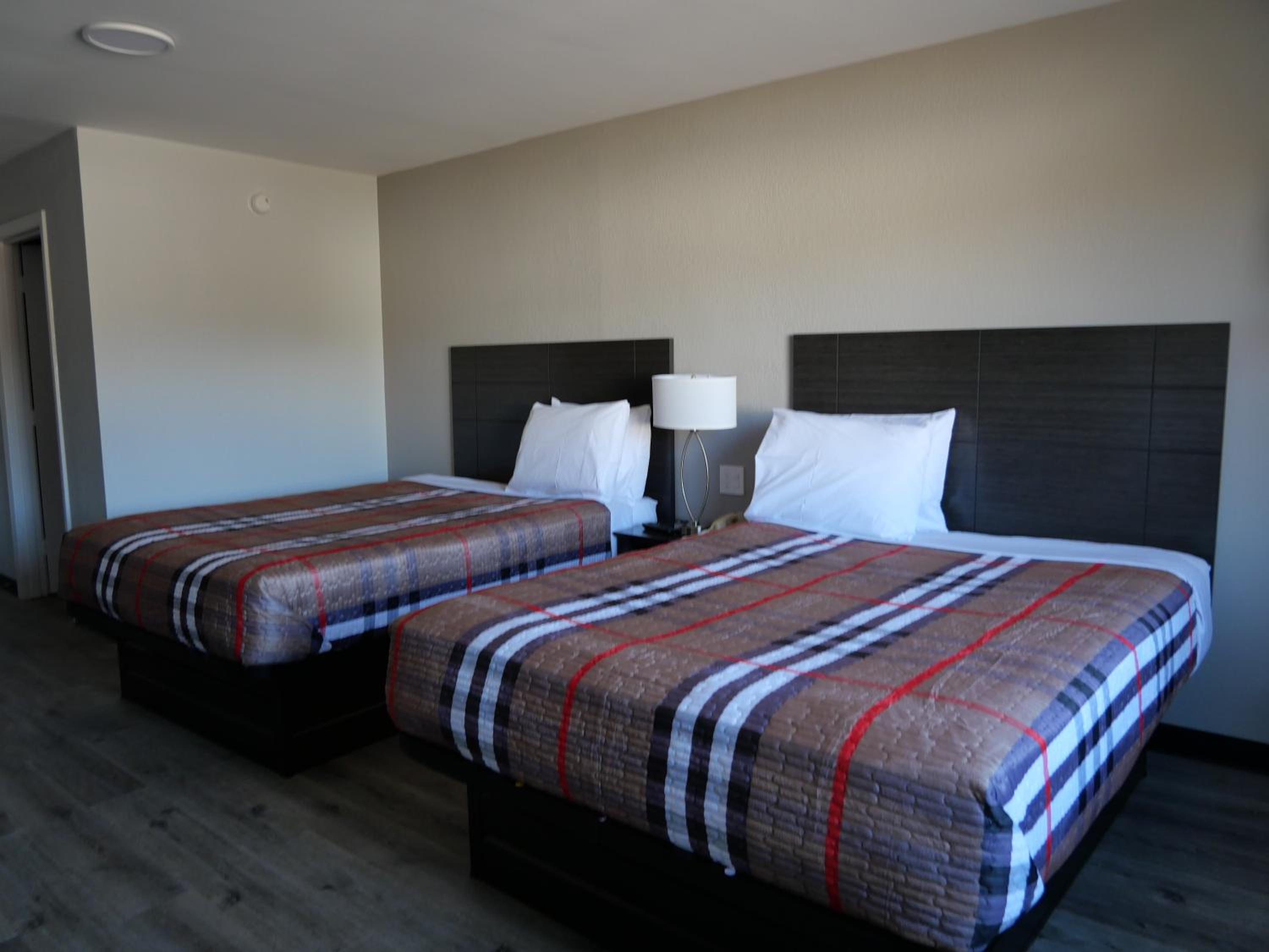 Queen Room with Two Queen Beds - Non-Smoking photo 1