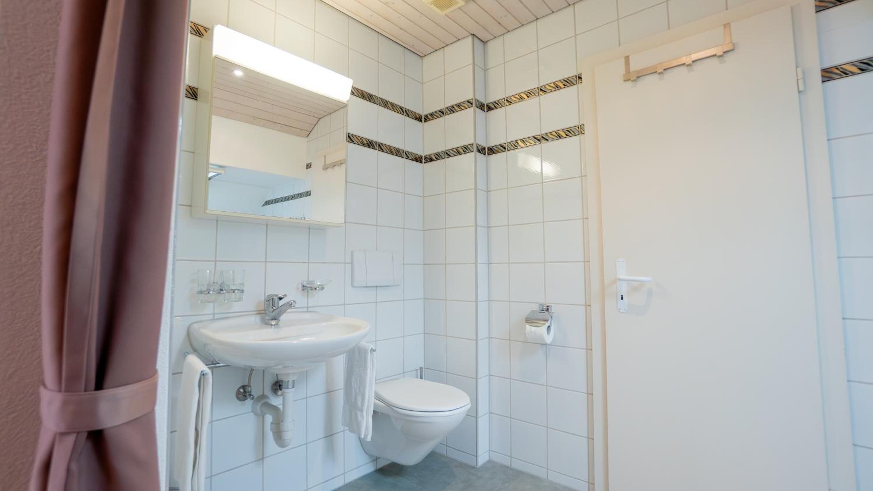 Suite - Photo 9