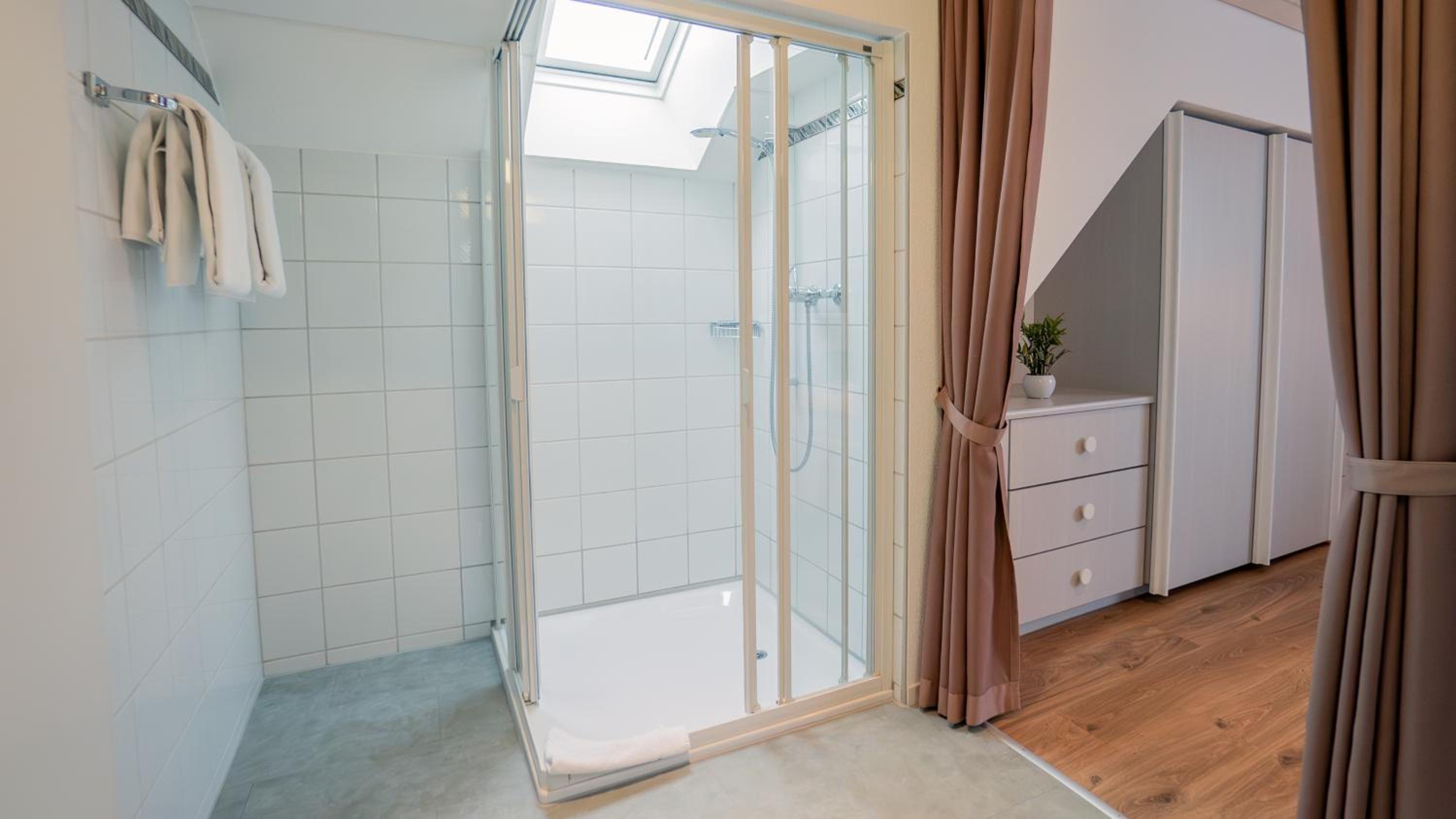 Suite - Photo 8