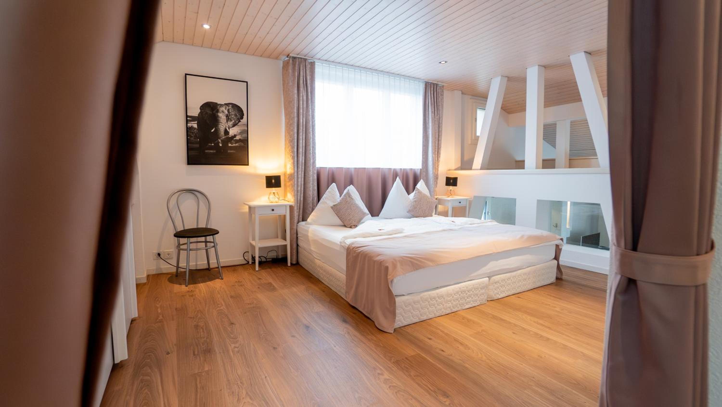 Suite - Photo 14