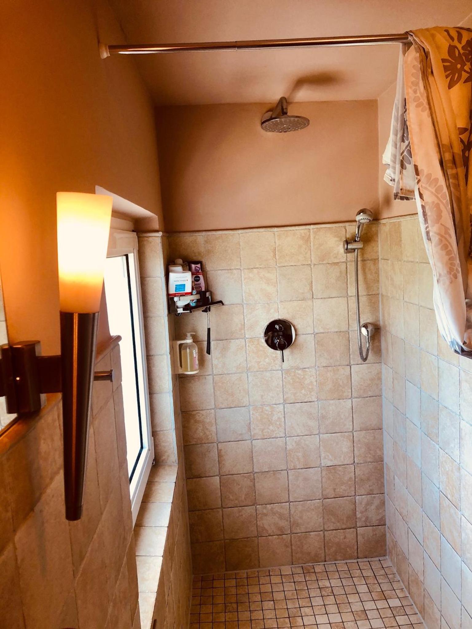Single Room with Shared Shower and Toilet photo 2