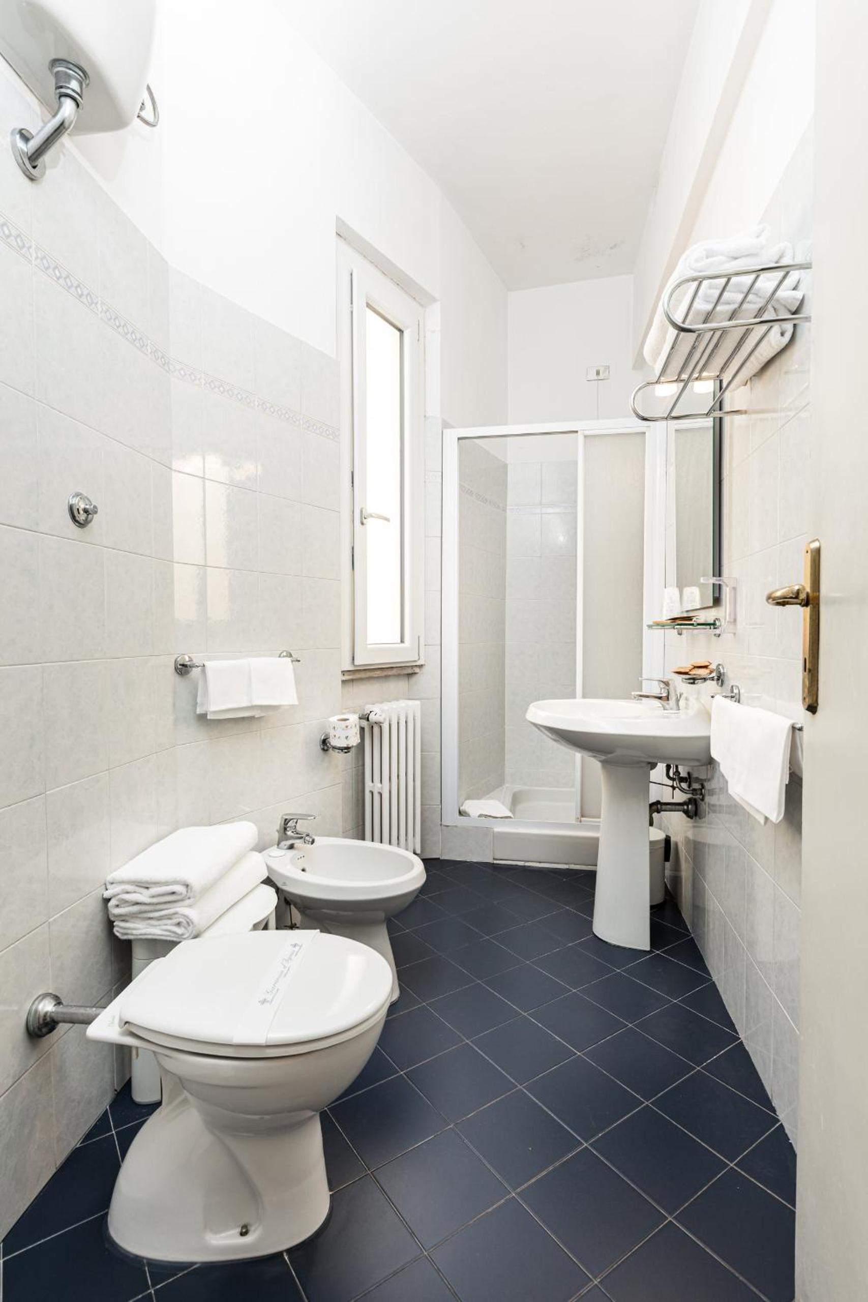 Standard Quadruple Room - Photo 6